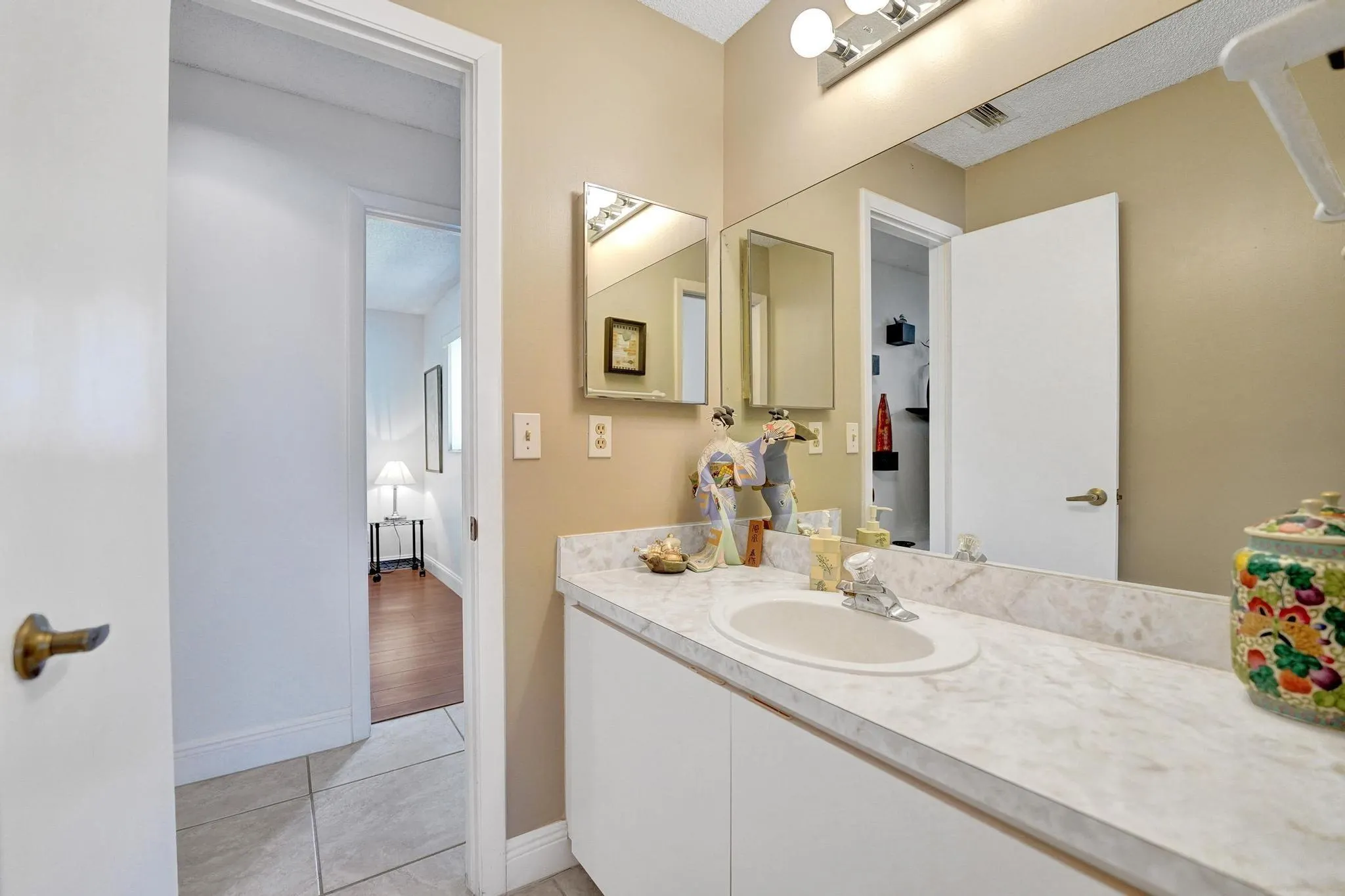 1541 W Oak Knoll Cir