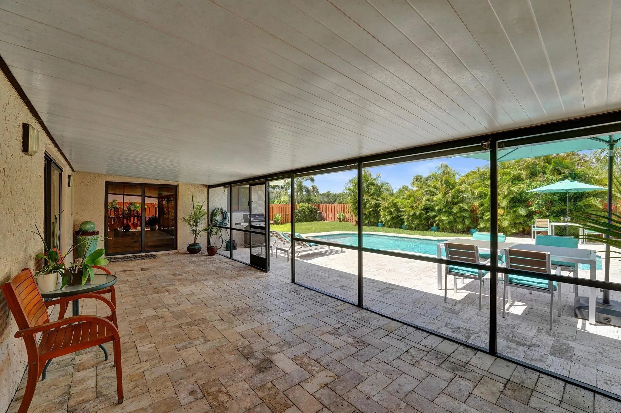 1541 W Oak Knoll Cir
