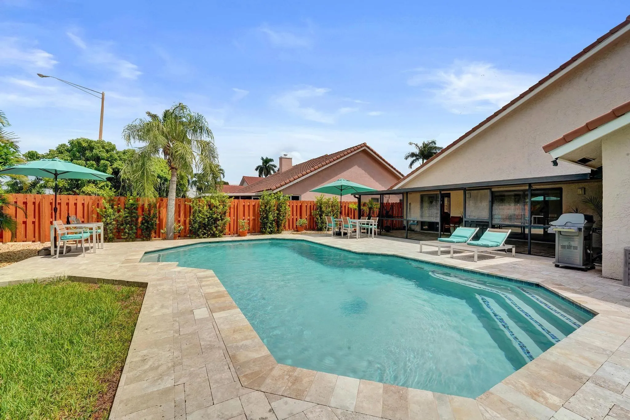 1541 W Oak Knoll Cir