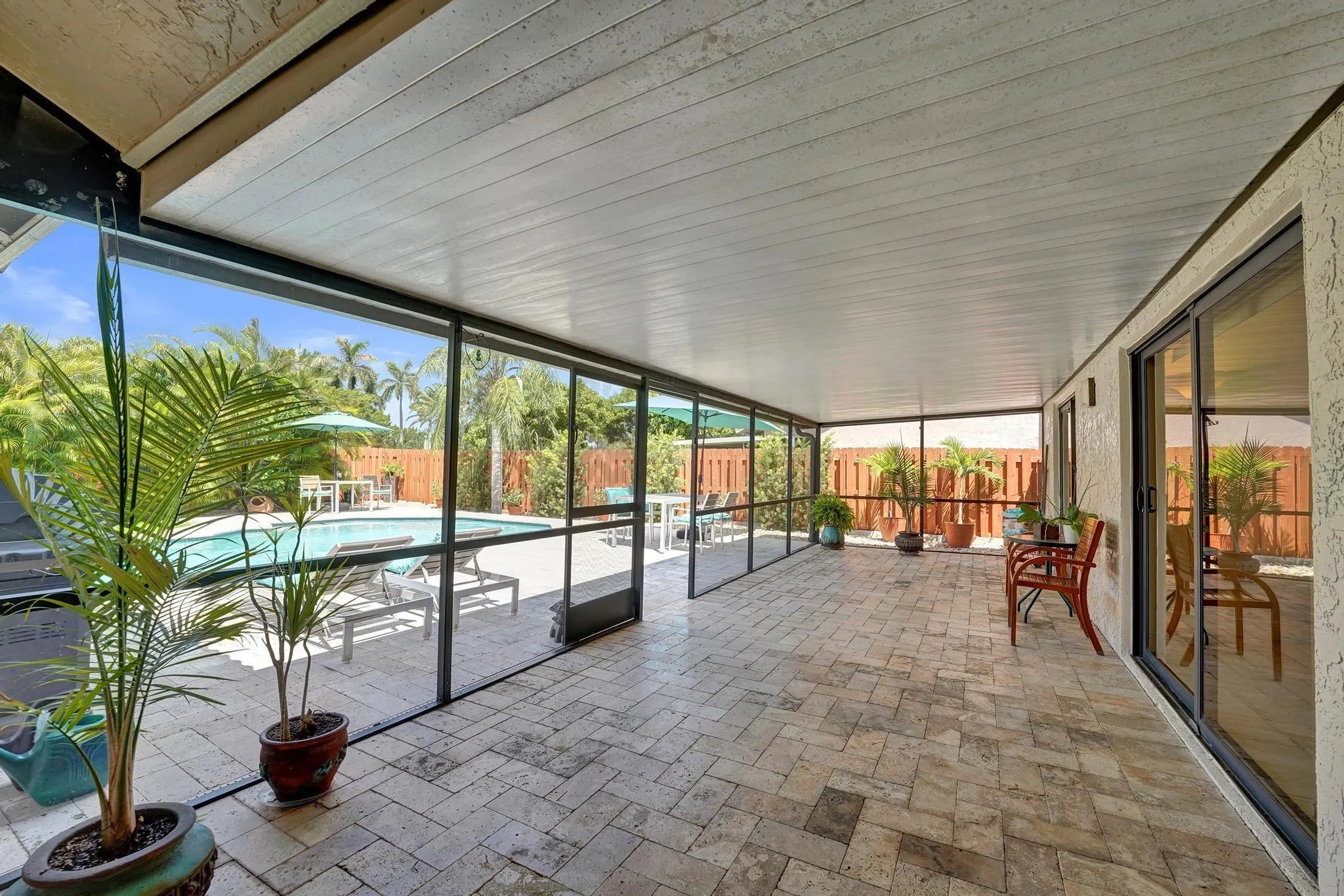 1541 W Oak Knoll Cir
