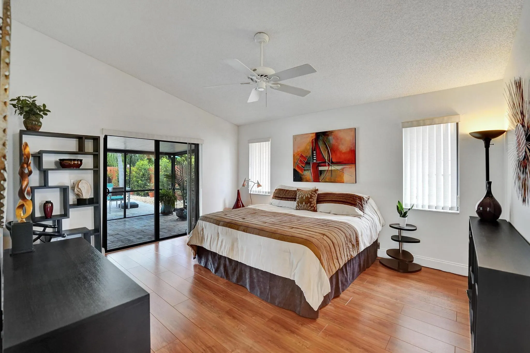 1541 W Oak Knoll Cir