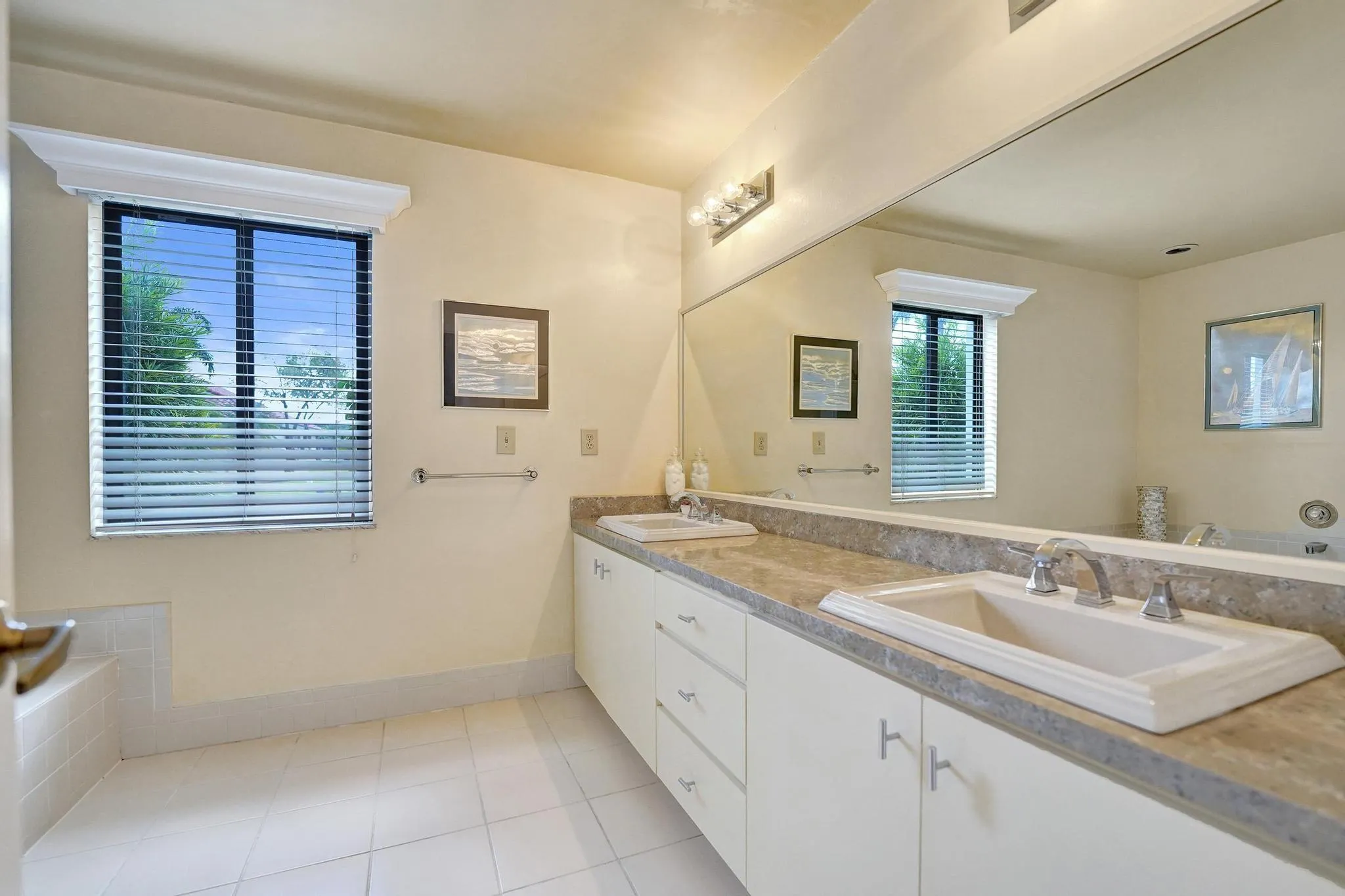 1541 W Oak Knoll Cir