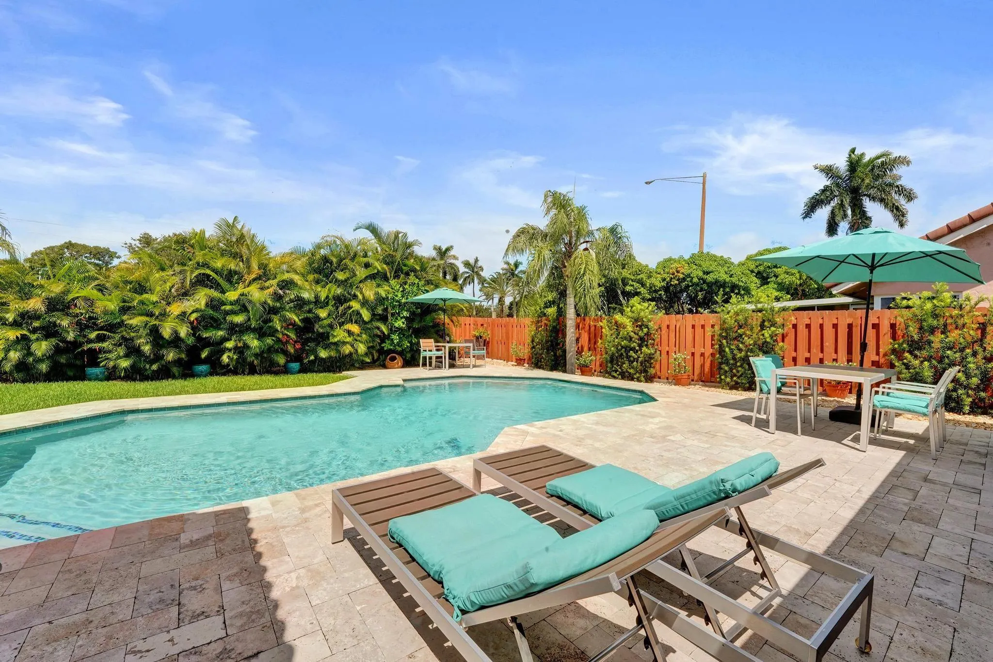 1541 W Oak Knoll Cir