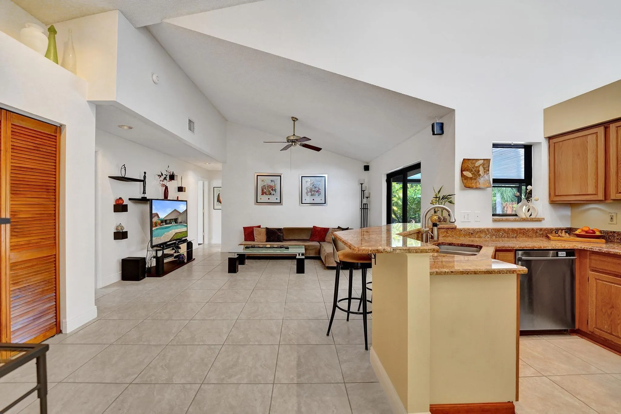 1541 W Oak Knoll Cir