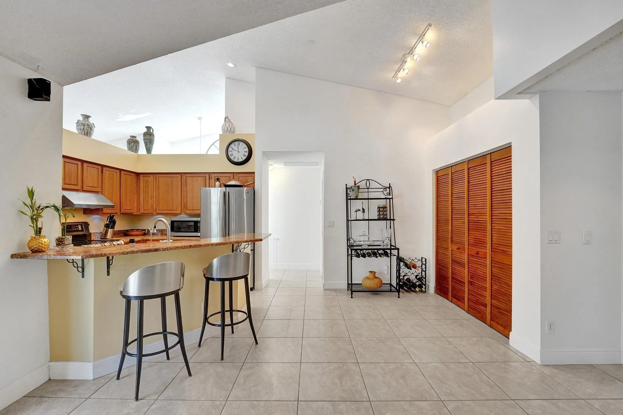 1541 W Oak Knoll Cir