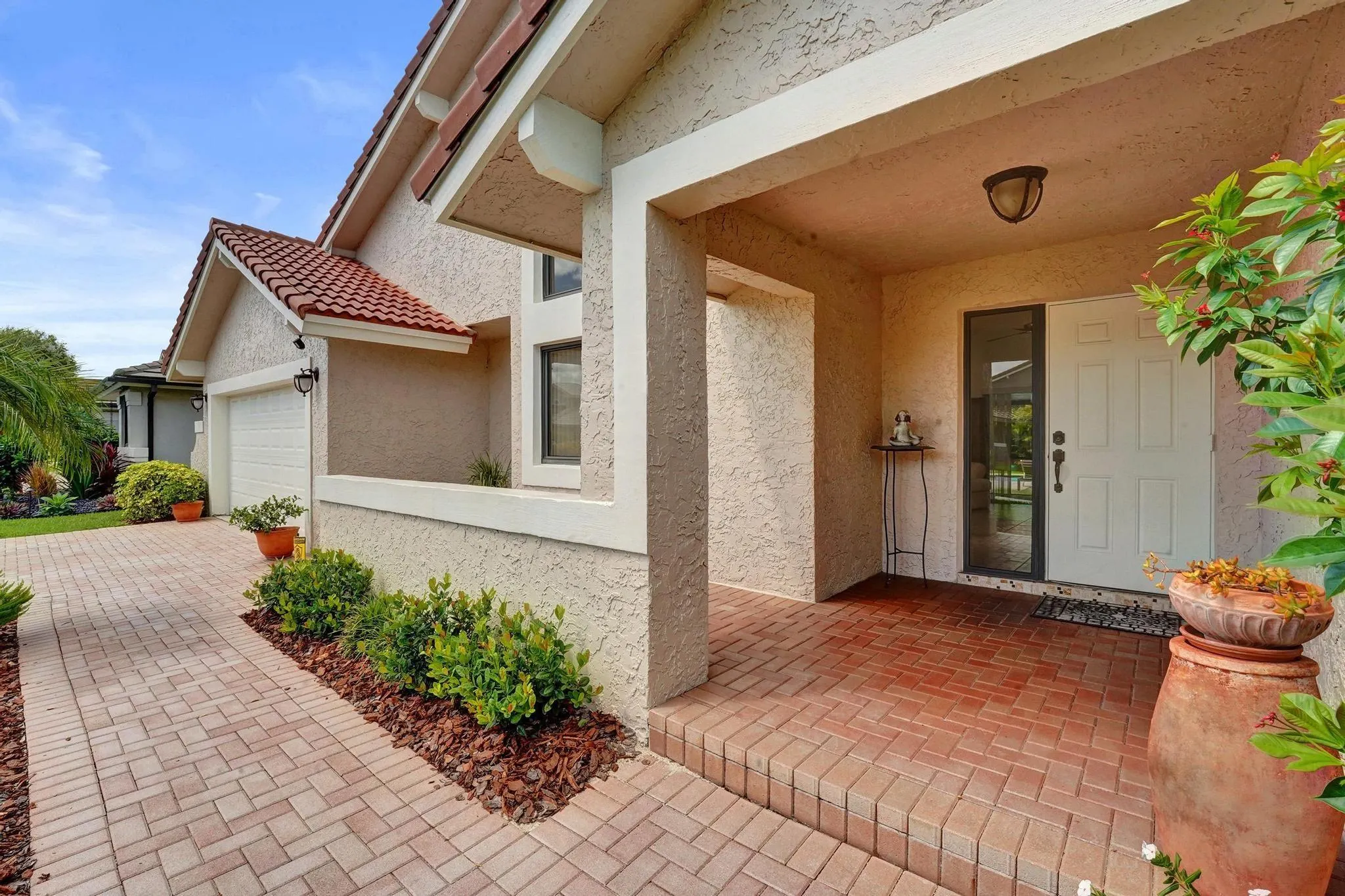 1541 W Oak Knoll Cir
