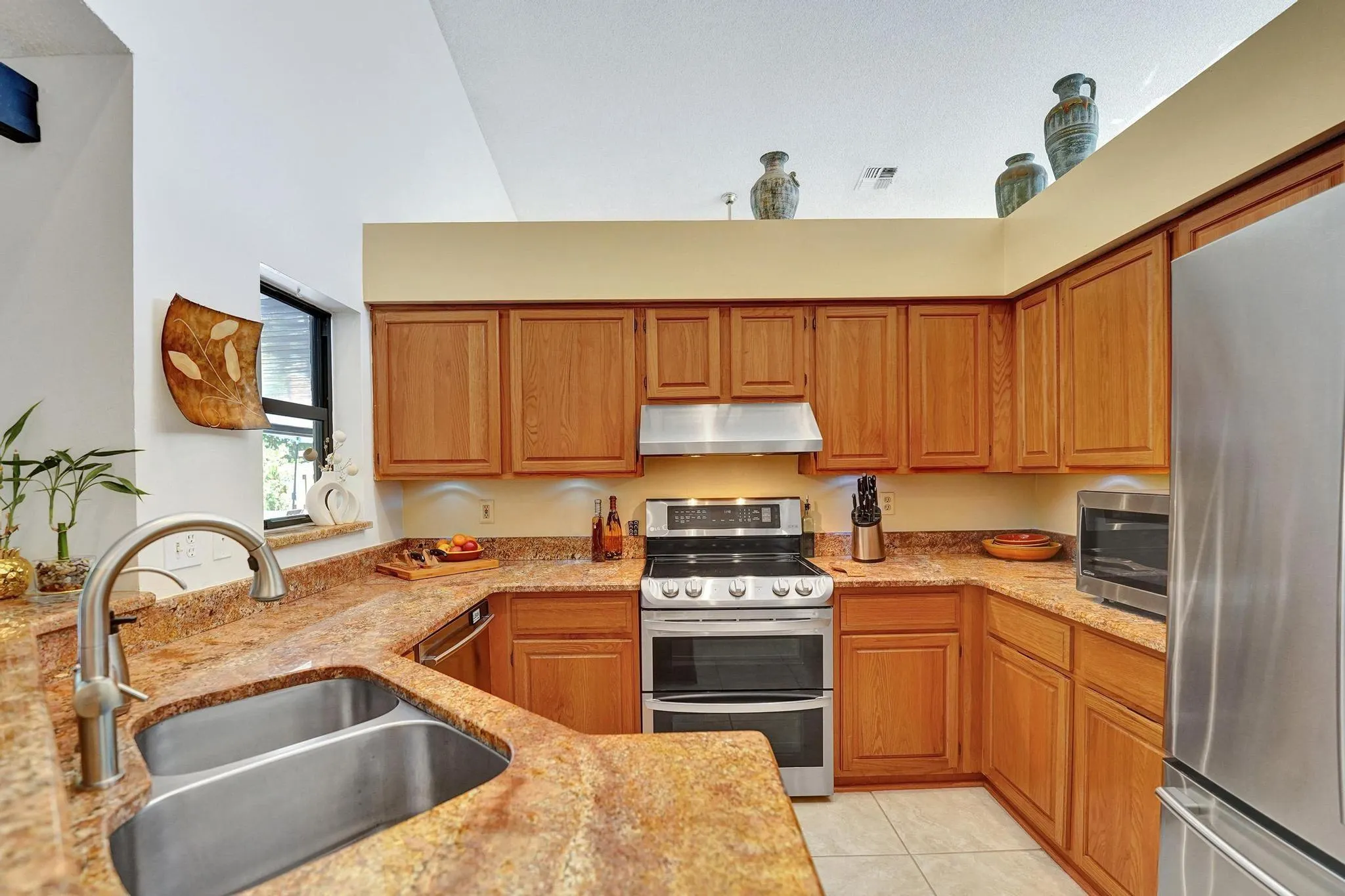 1541 W Oak Knoll Cir