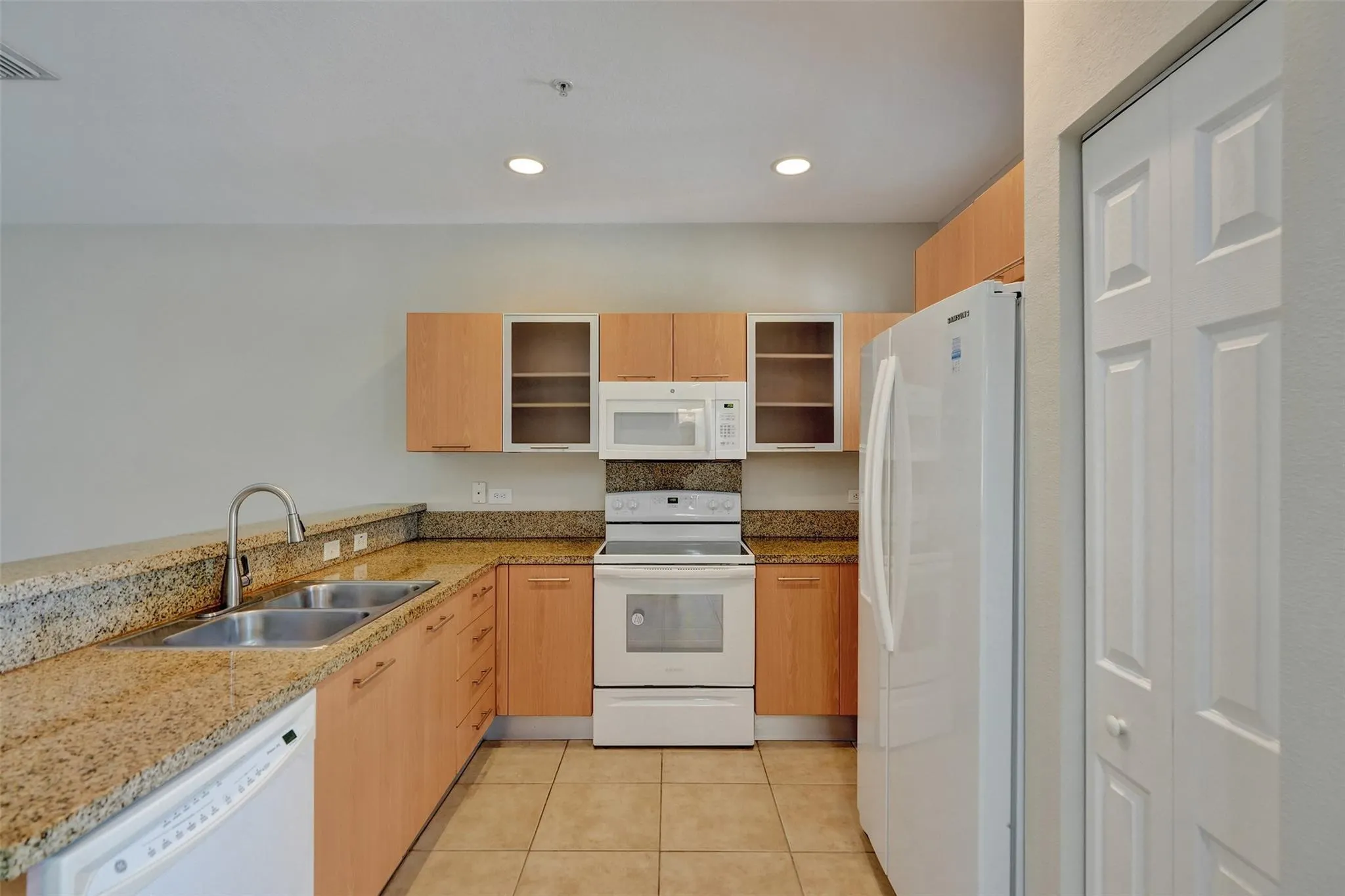 2540 SW 14TH AV, #202