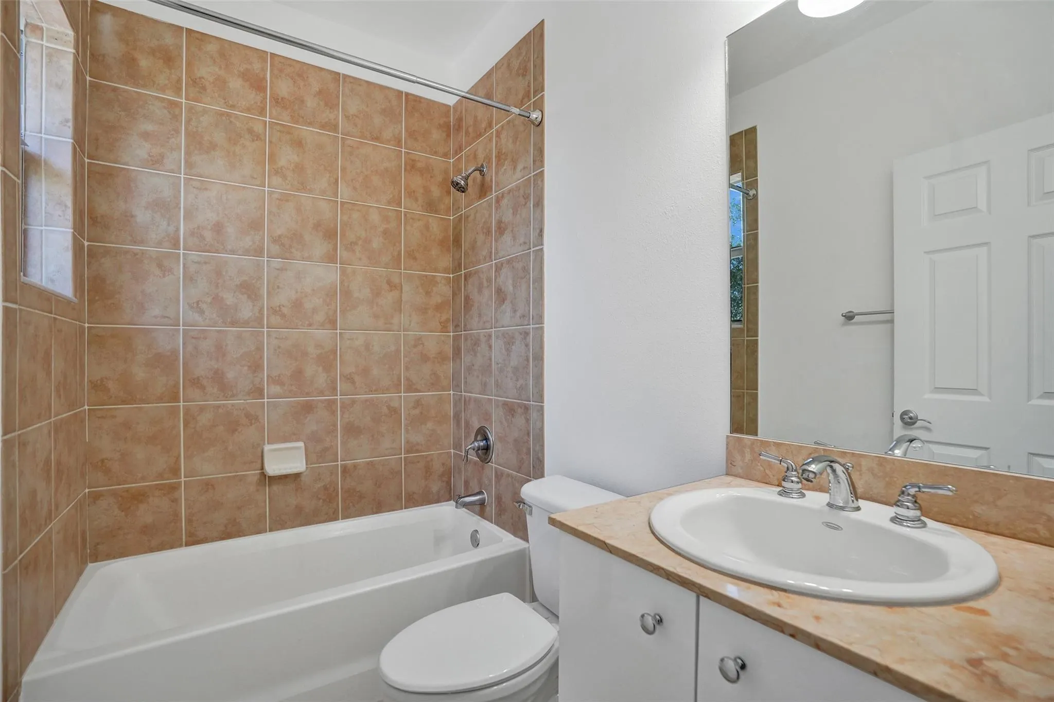 2540 SW 14TH AV, #202
