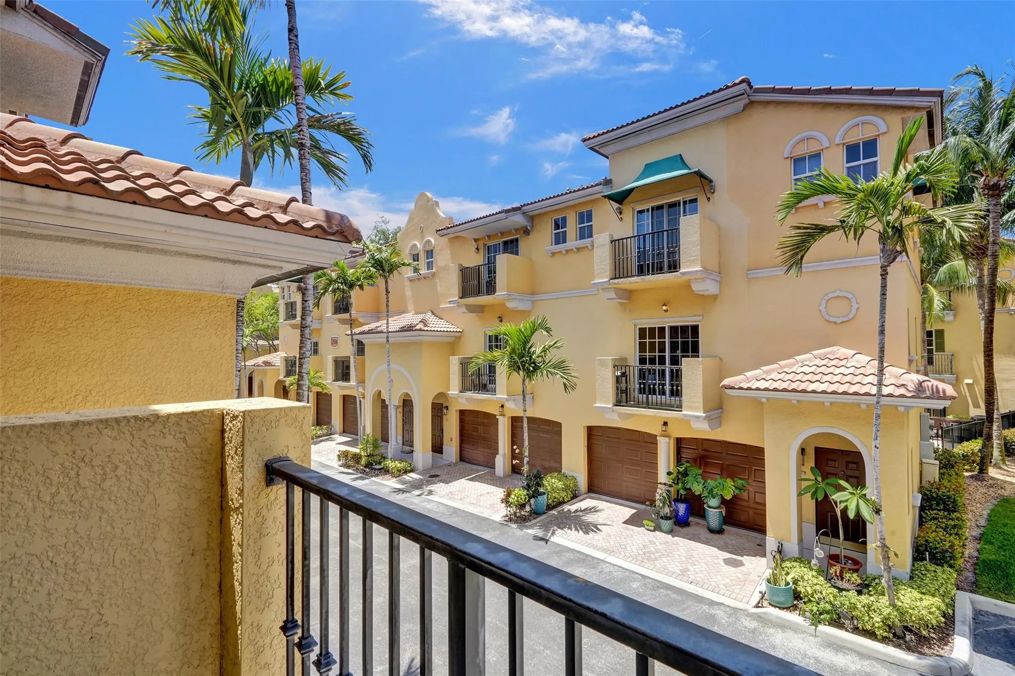 2540 SW 14TH AV, #202