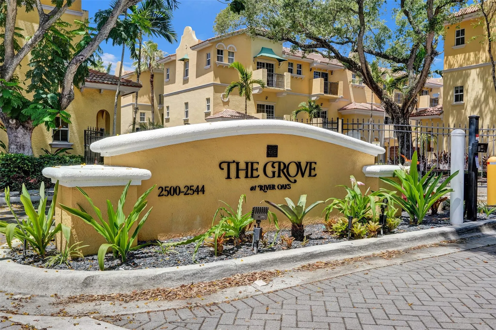 2540 SW 14TH AV, #202