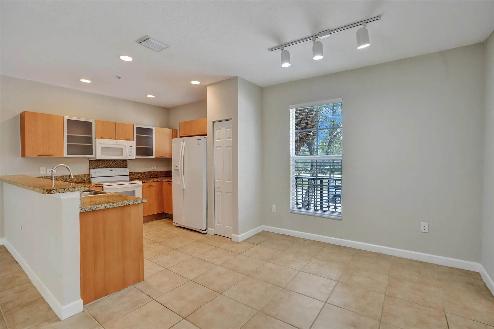 2540 SW 14TH AV, #202