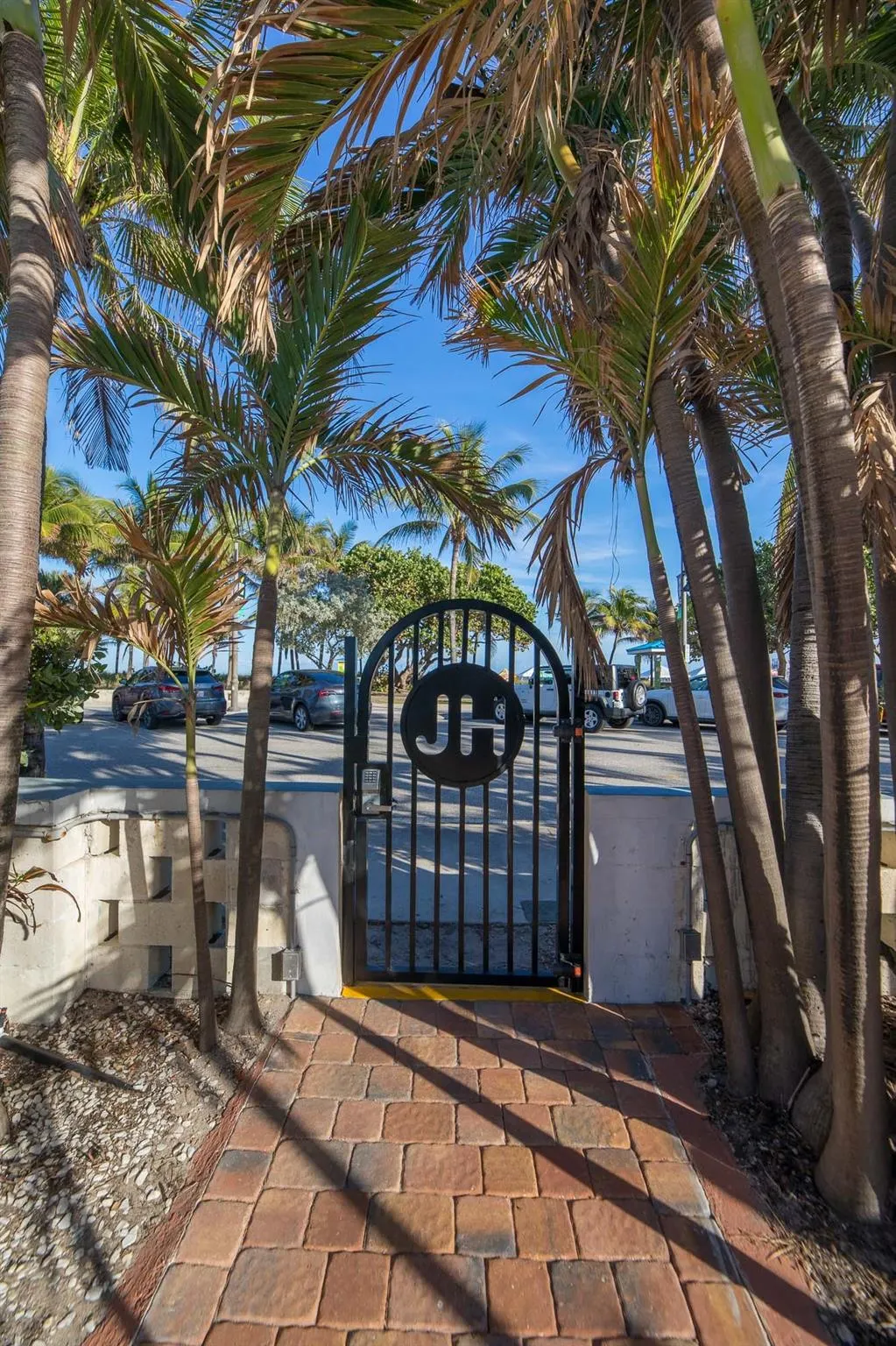 305 N Pompano Beach Blvd, #1006