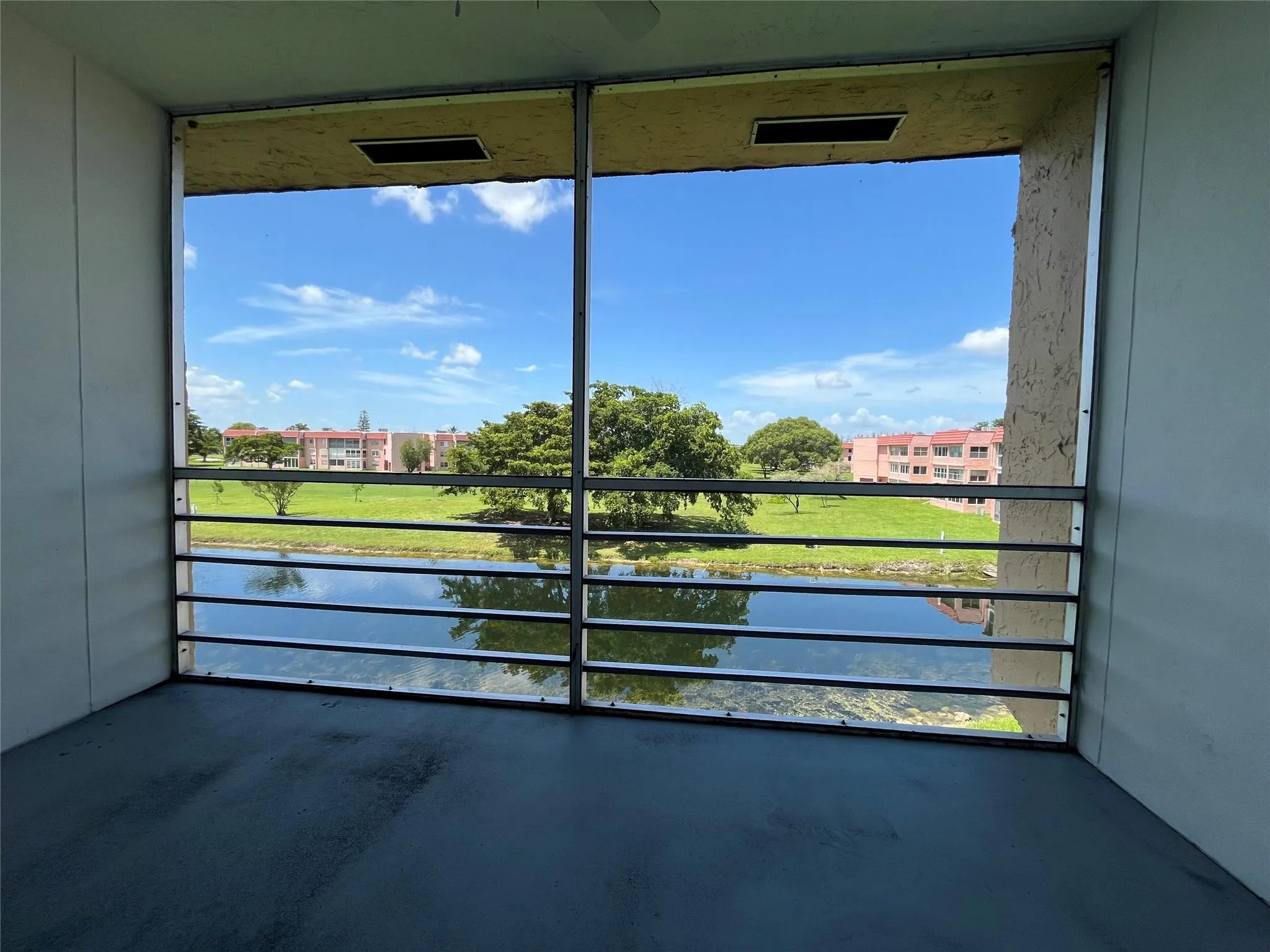 9181 Sunrise Lakes Blvd, #306