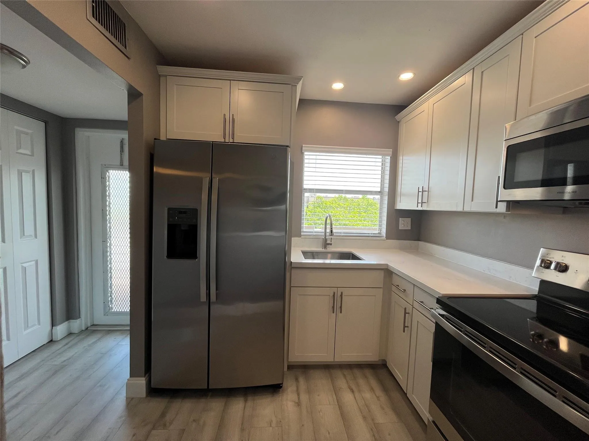 9181 Sunrise Lakes Blvd, #306