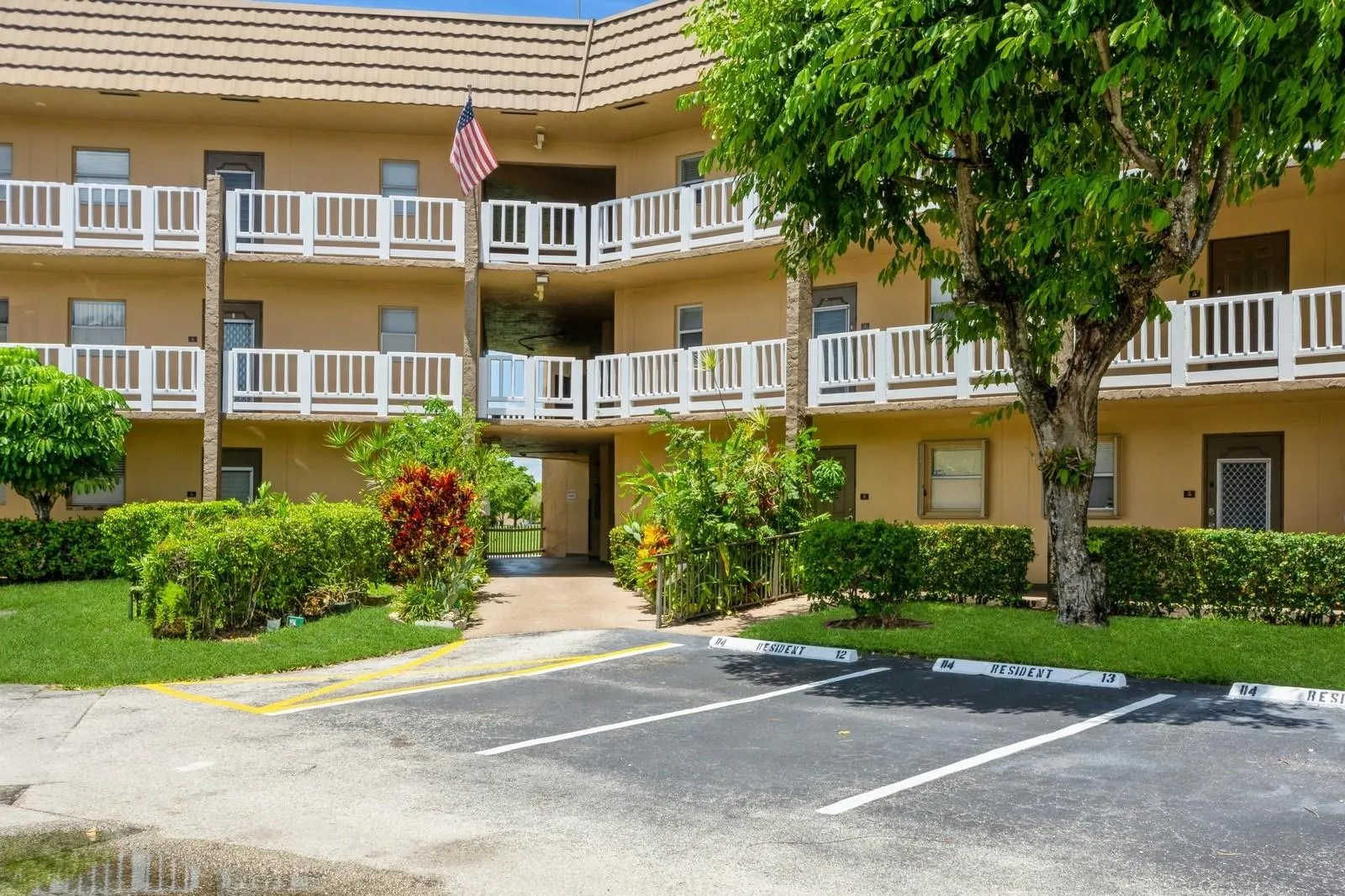 9181 Sunrise Lakes Blvd, #306