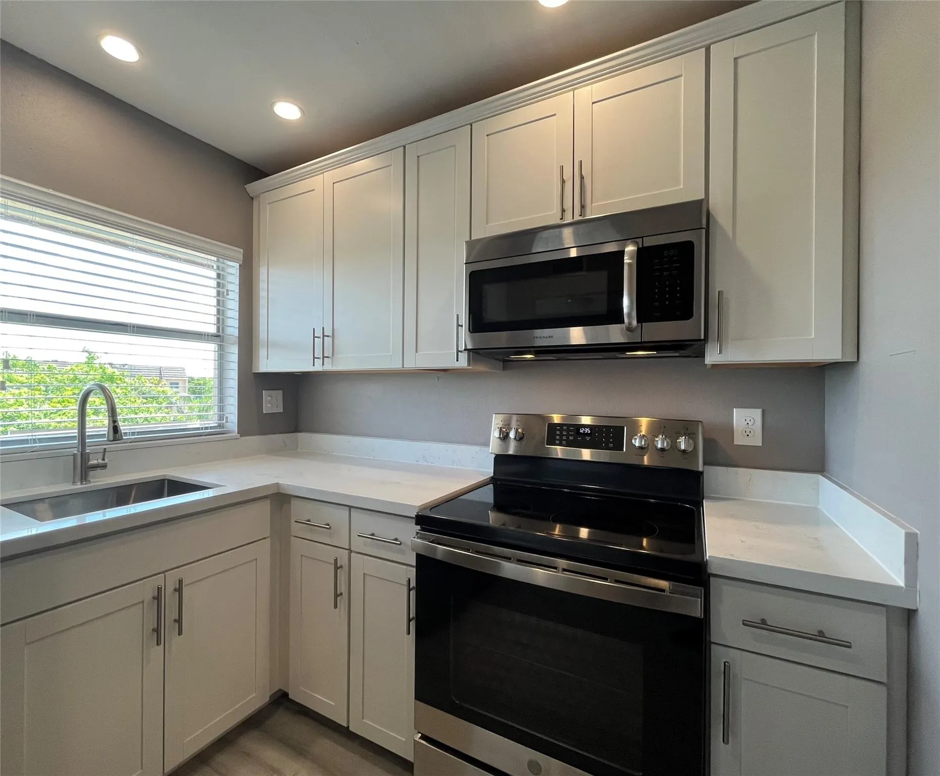9181 Sunrise Lakes Blvd, #306