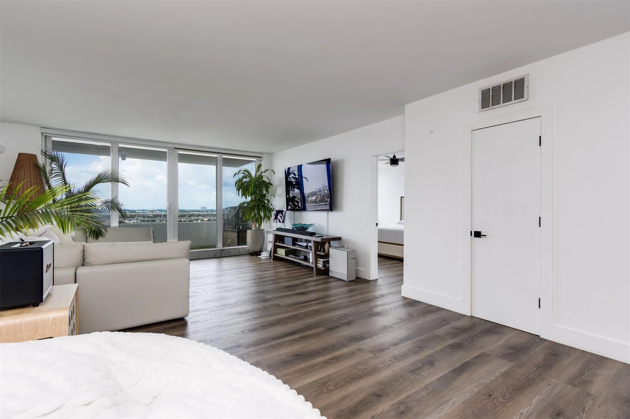888 Intracoastal Dr, #14G