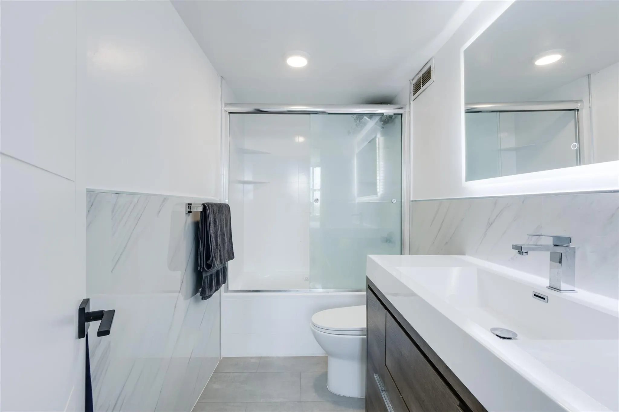 888 Intracoastal Dr, #14G