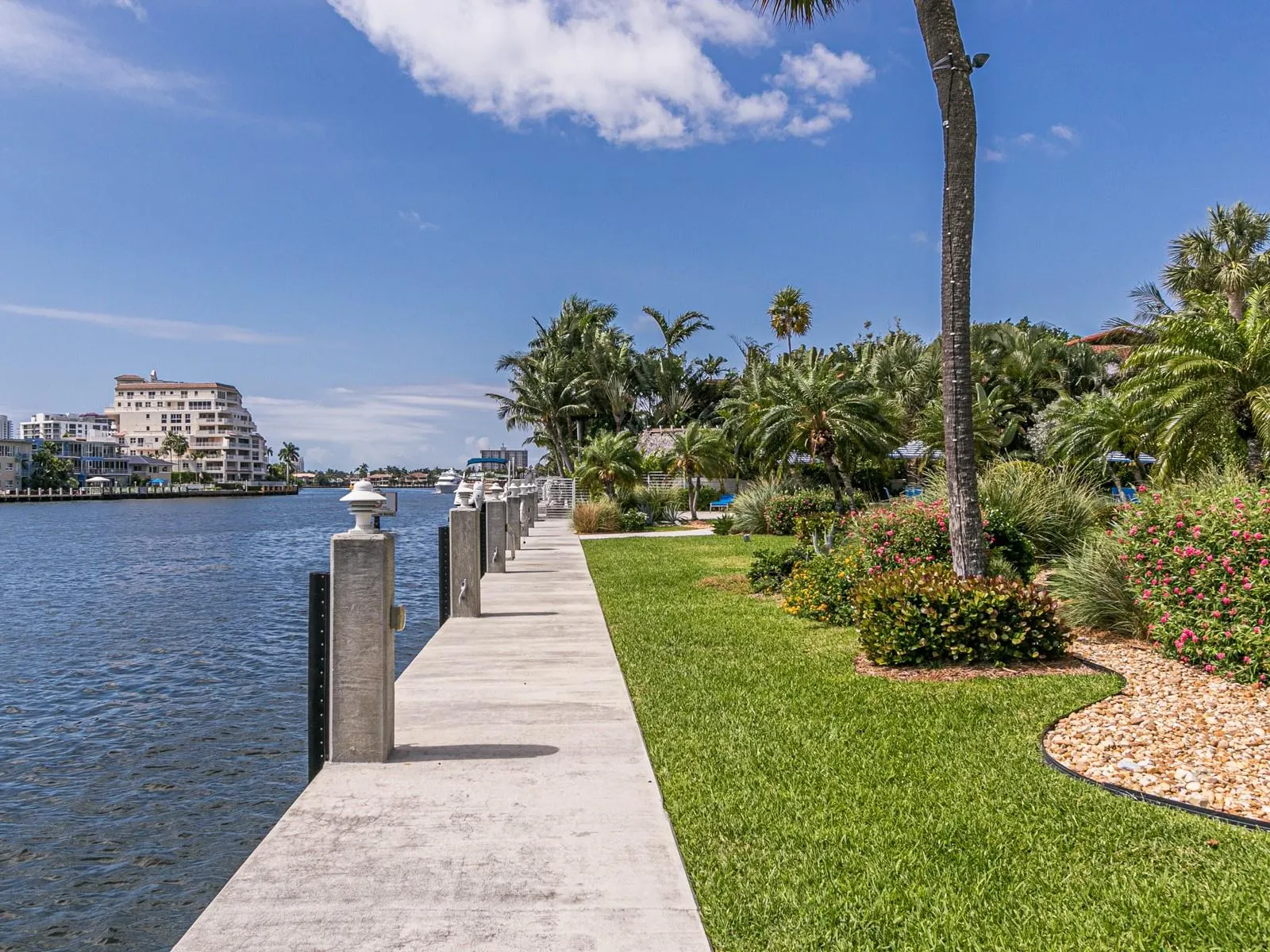 888 Intracoastal Dr, #14G