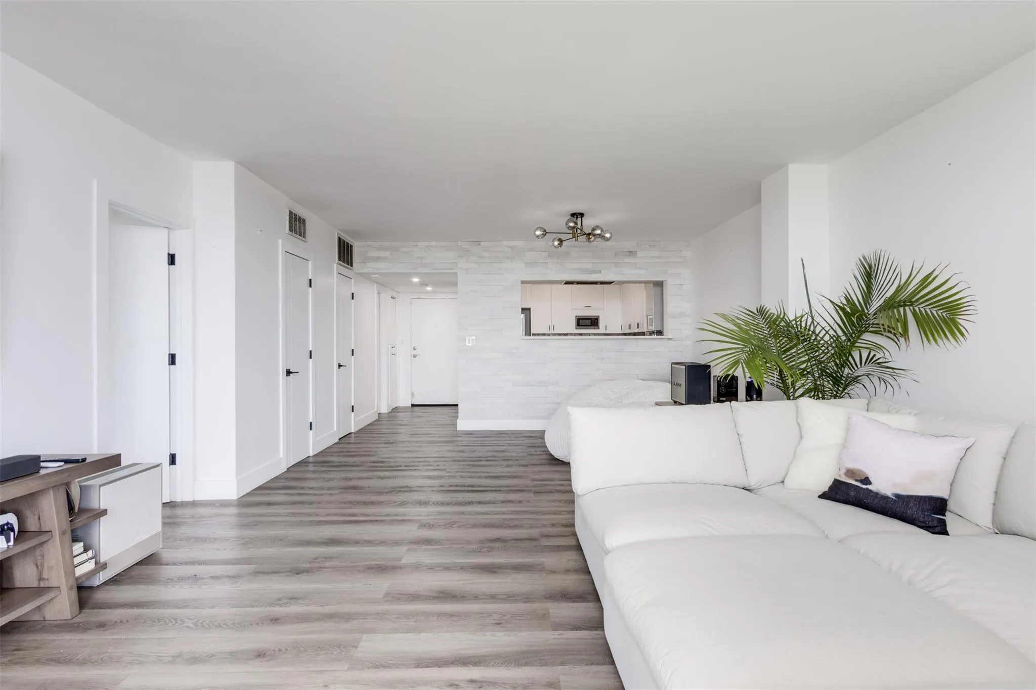 888 Intracoastal Dr, #14G