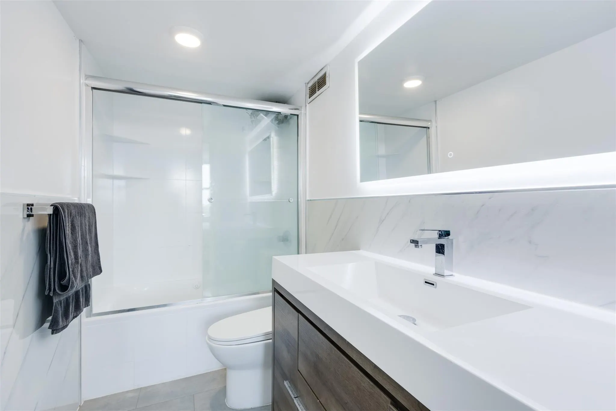 888 Intracoastal Dr, #14G