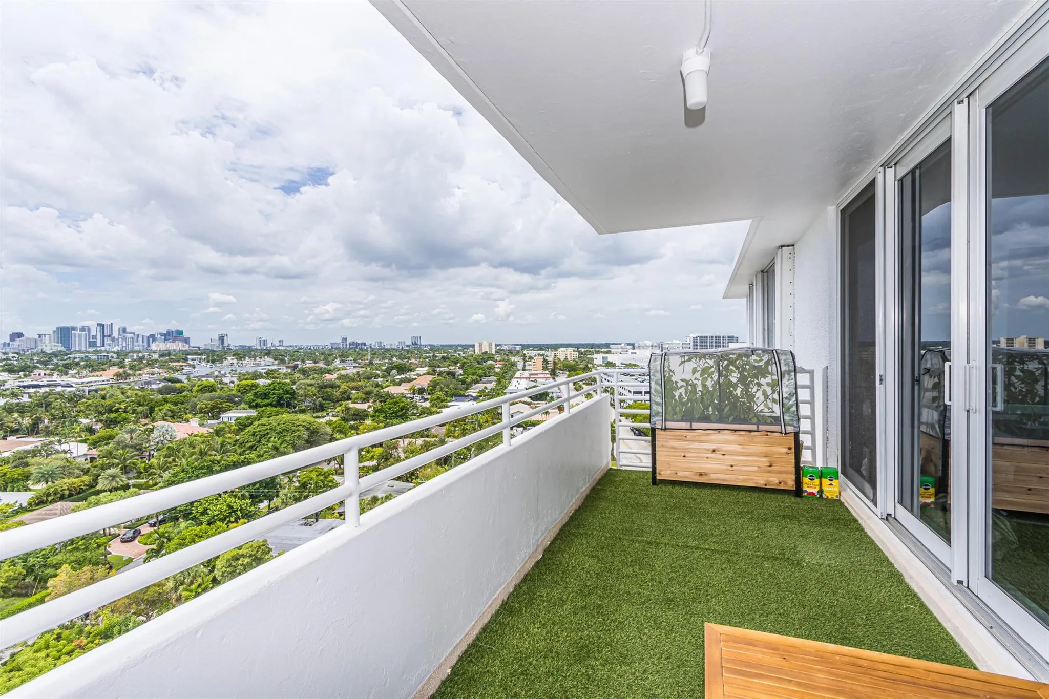888 Intracoastal Dr, #14G