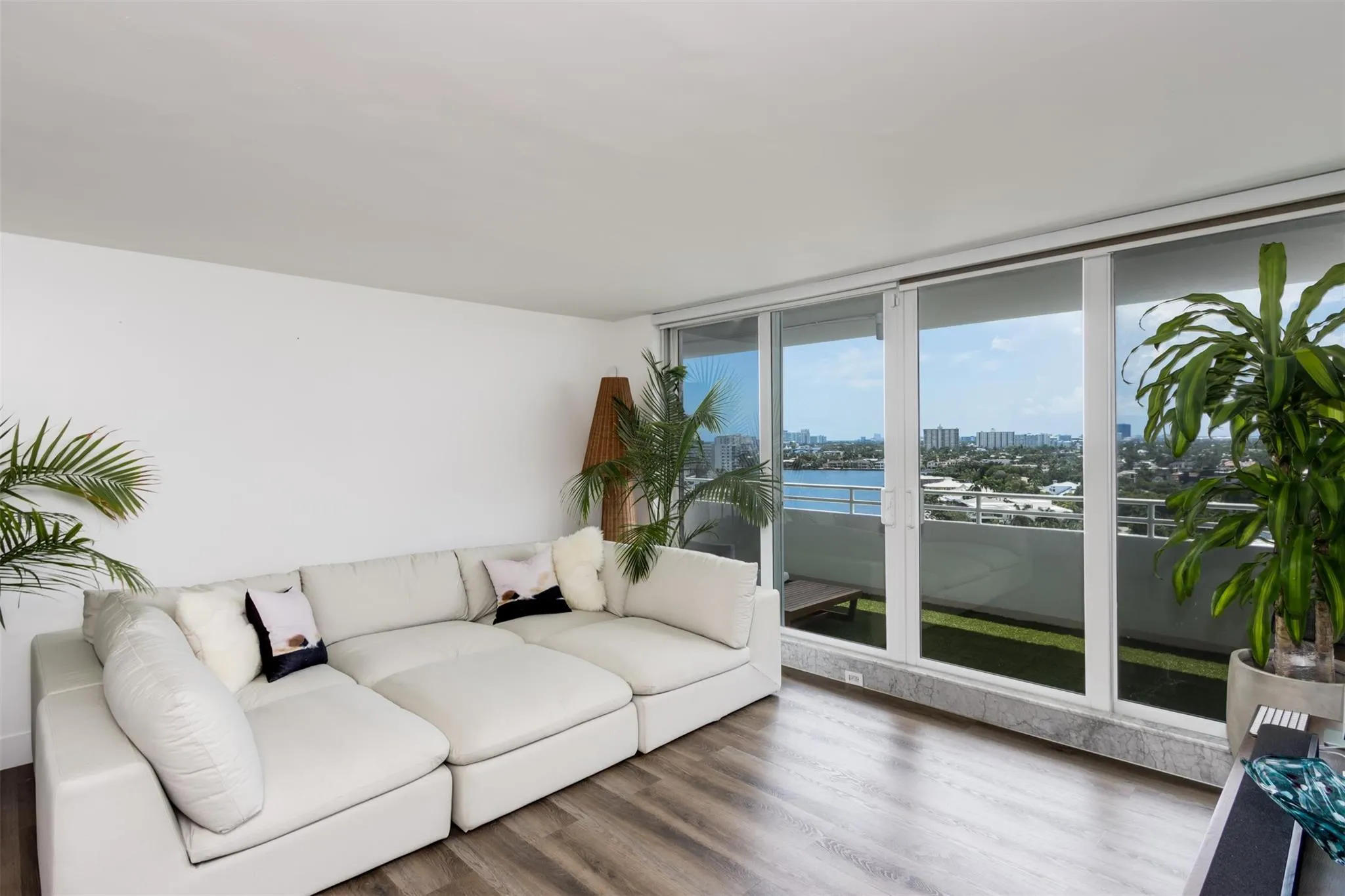 888 Intracoastal Dr, #14G