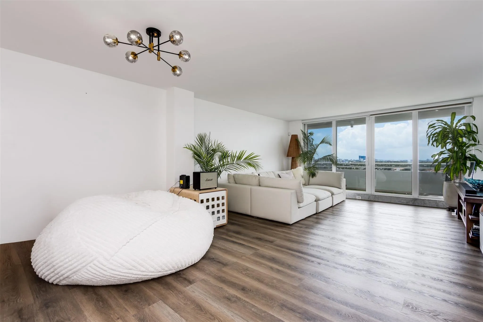 888 Intracoastal Dr, #14G