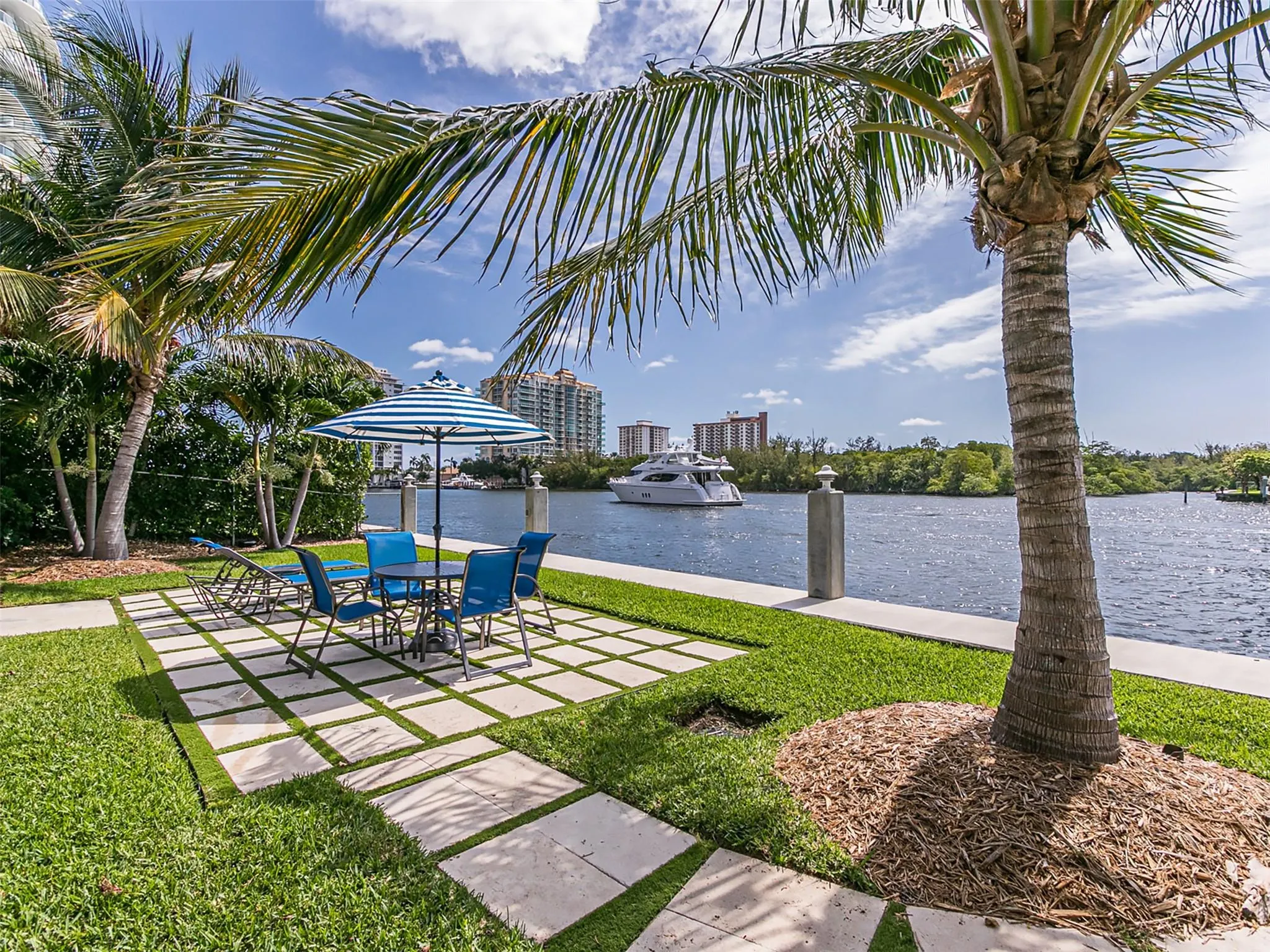 888 Intracoastal Dr, #14G