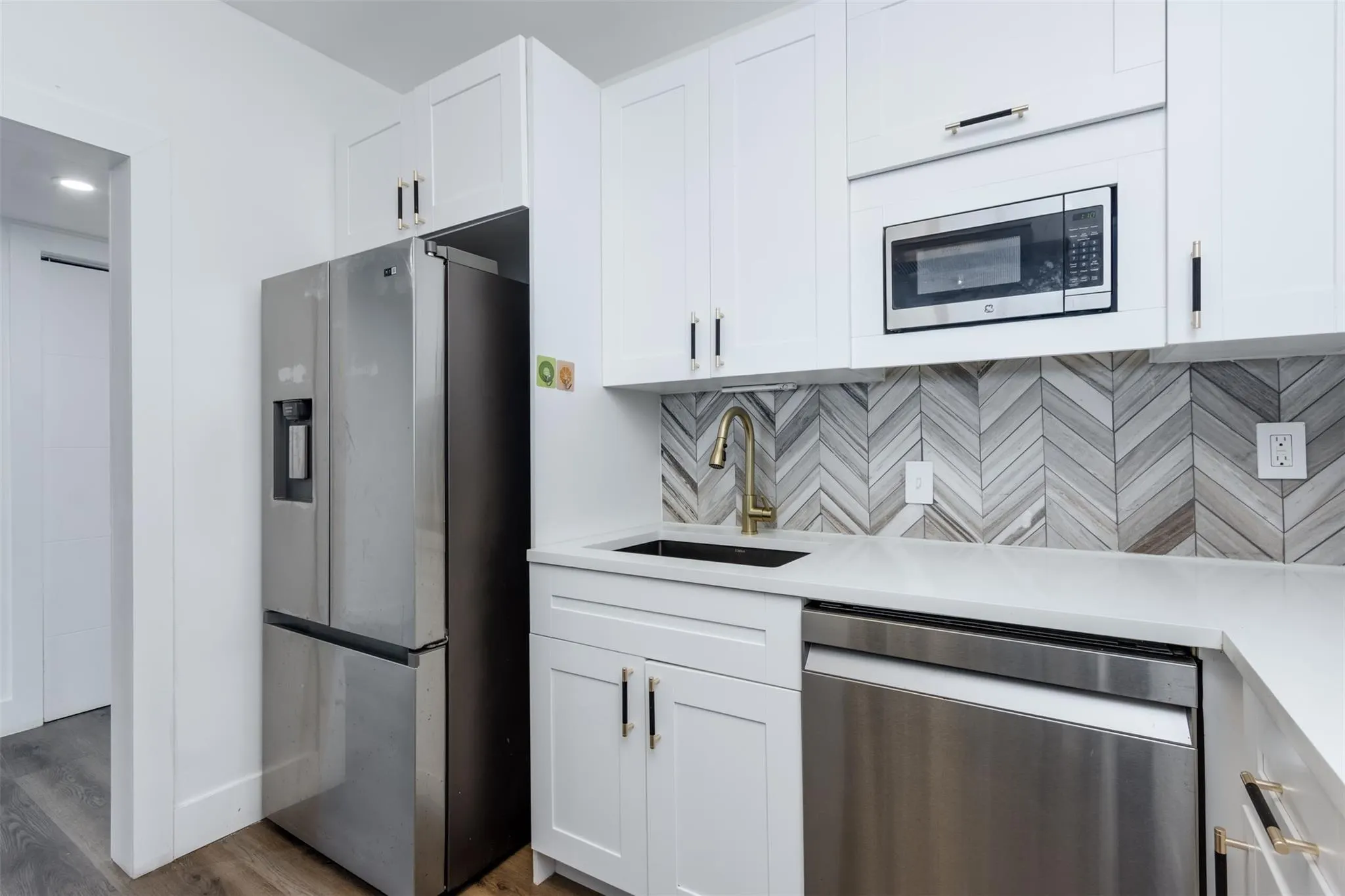 888 Intracoastal Dr, #14G