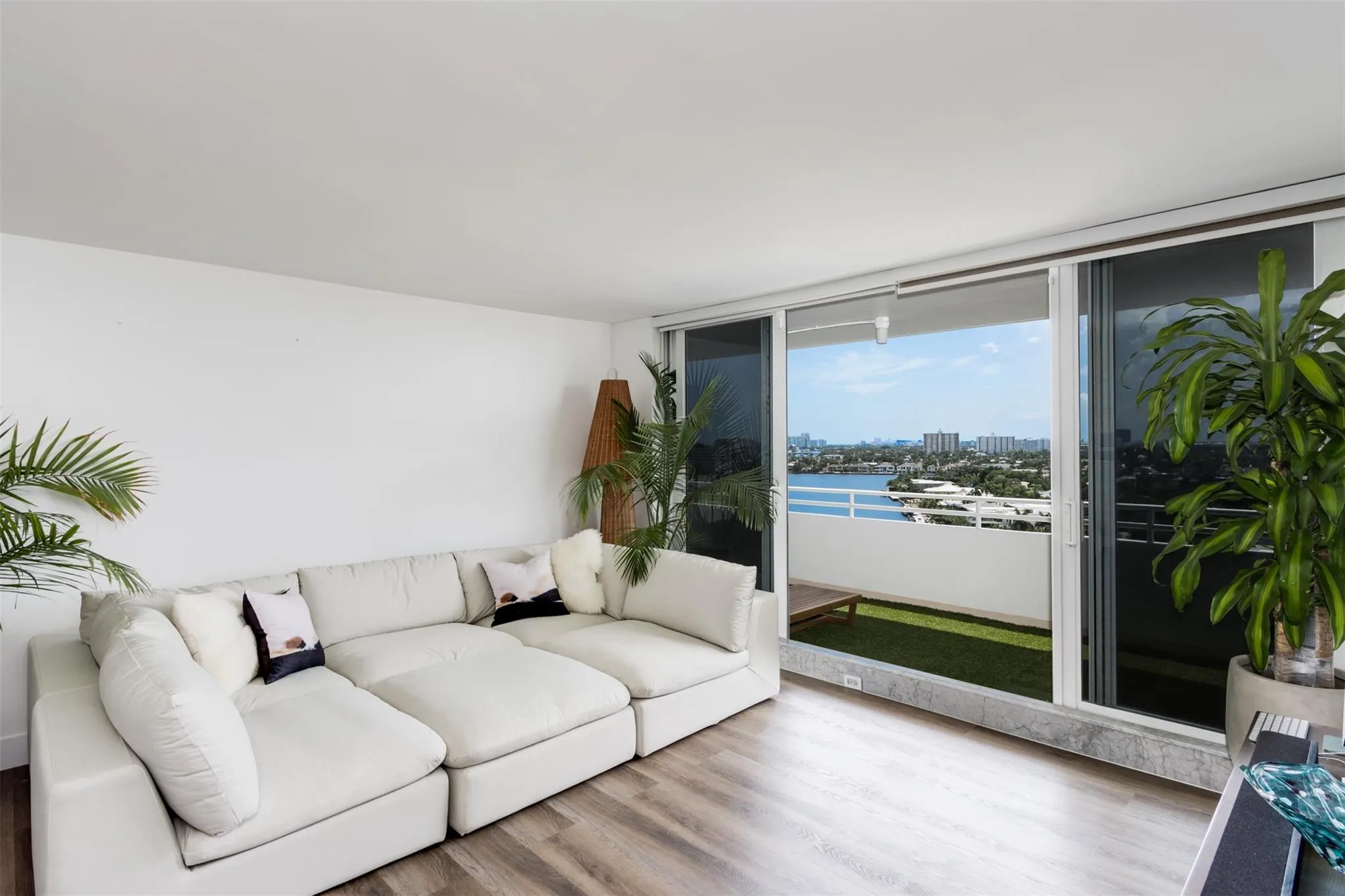 888 Intracoastal Dr, #14G