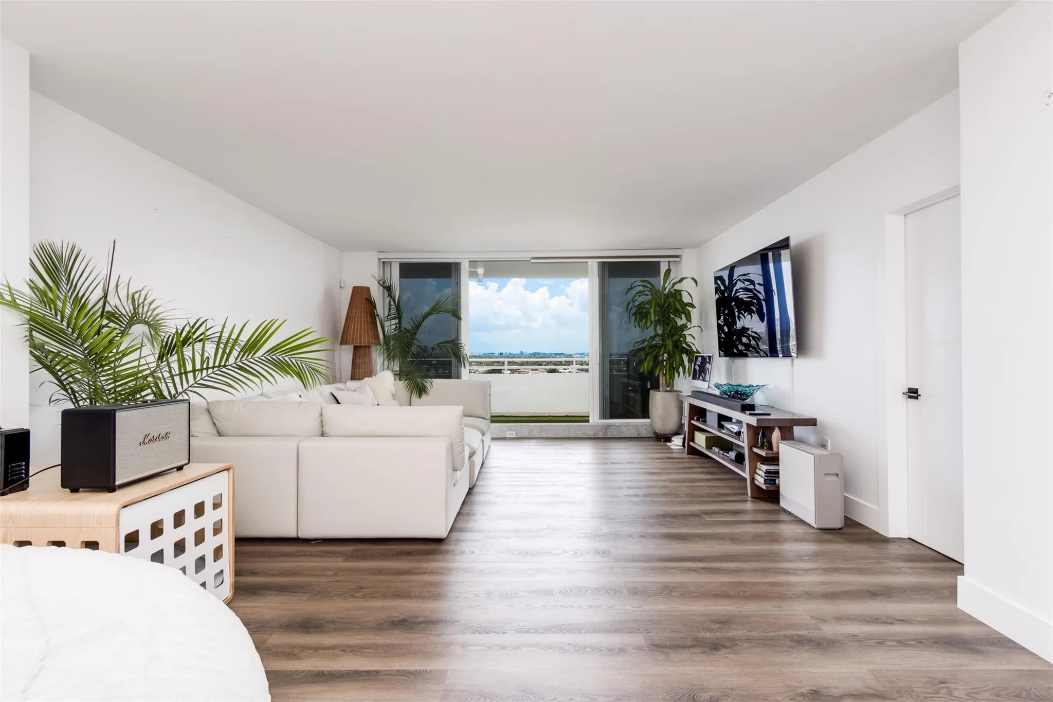 888 Intracoastal Dr, #14G