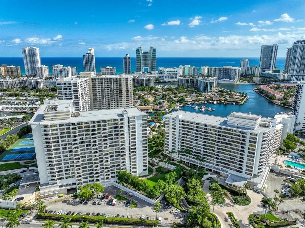 600 Three Islands Boulevard, #301