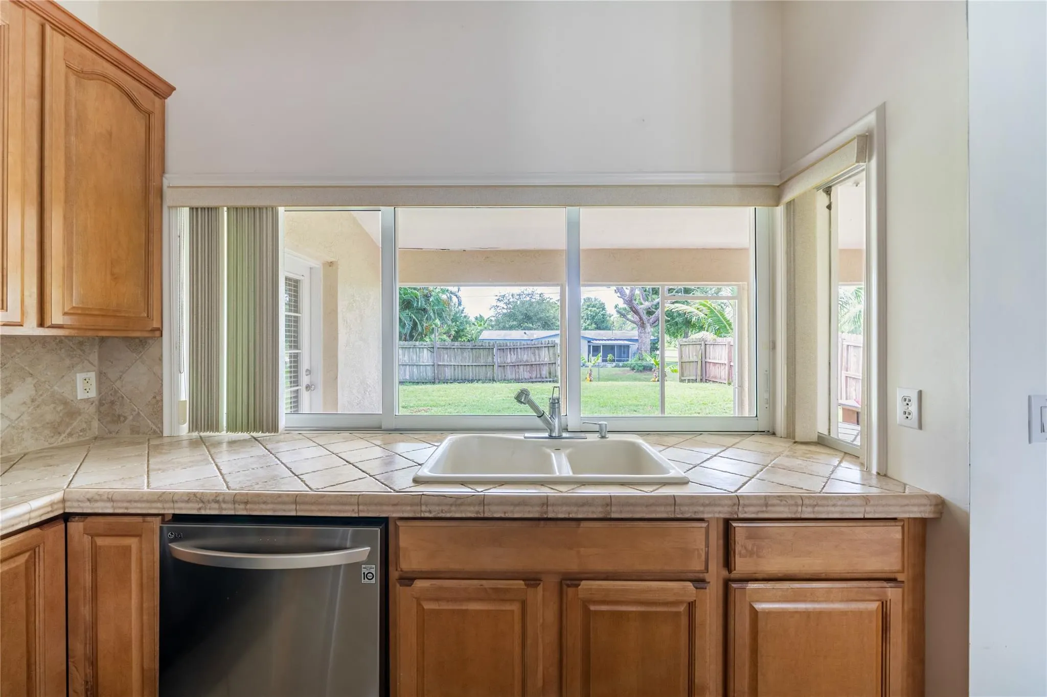 7205 Hibiscus Road