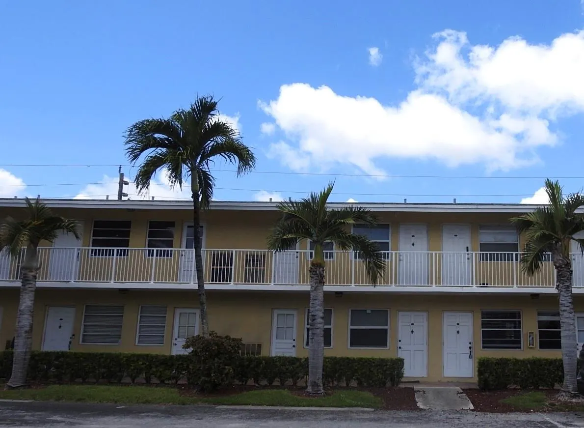 4050 NE 12 ter, #13