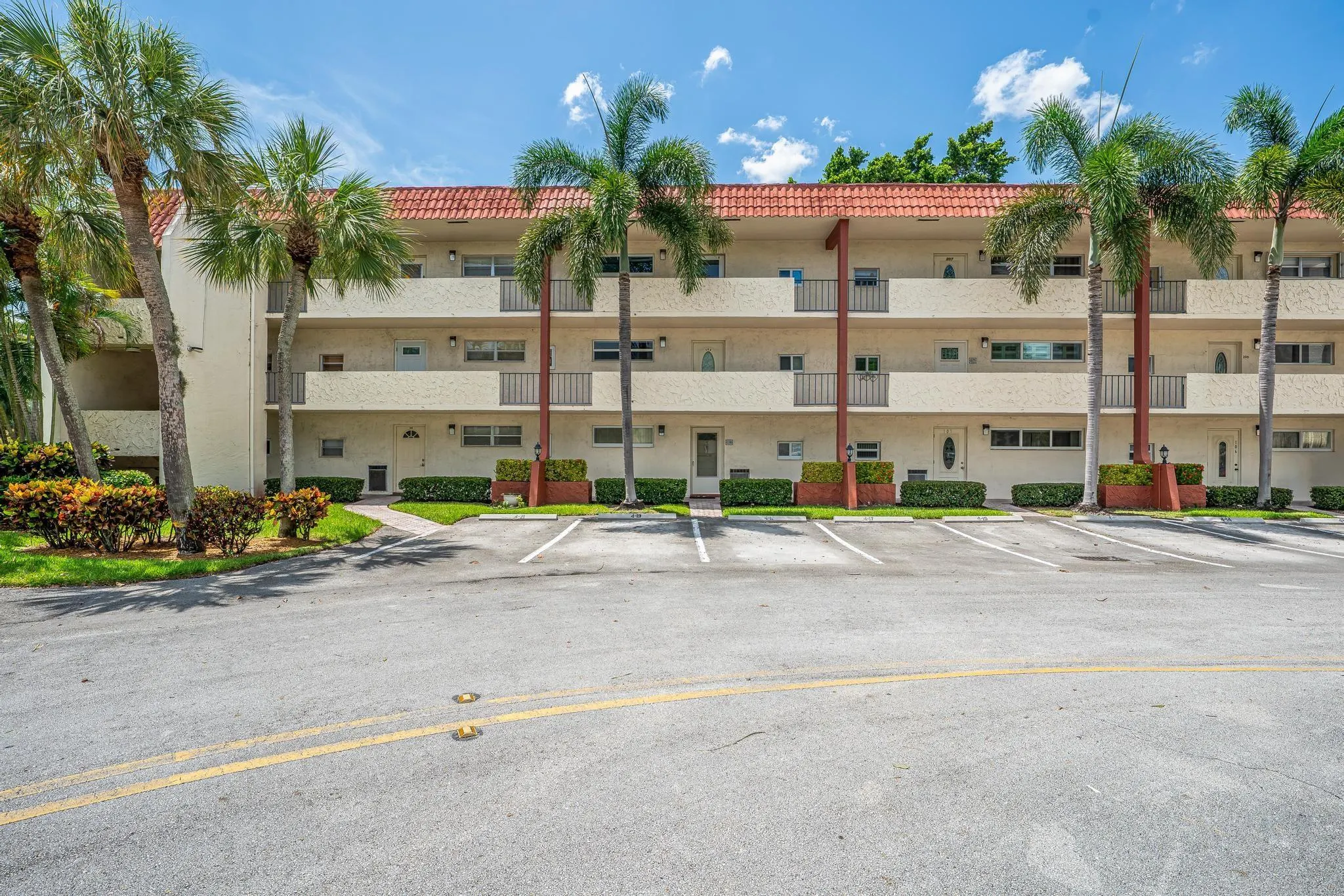 9811 N Hollybrook Lake Dr, #308