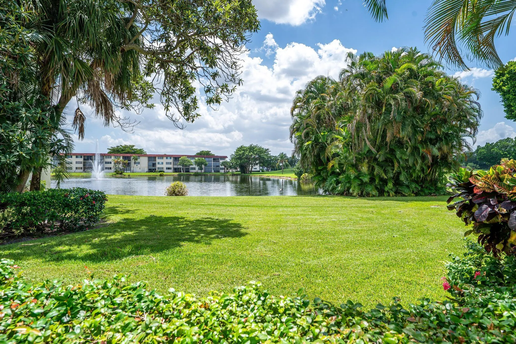 9811 N Hollybrook Lake Dr, #308