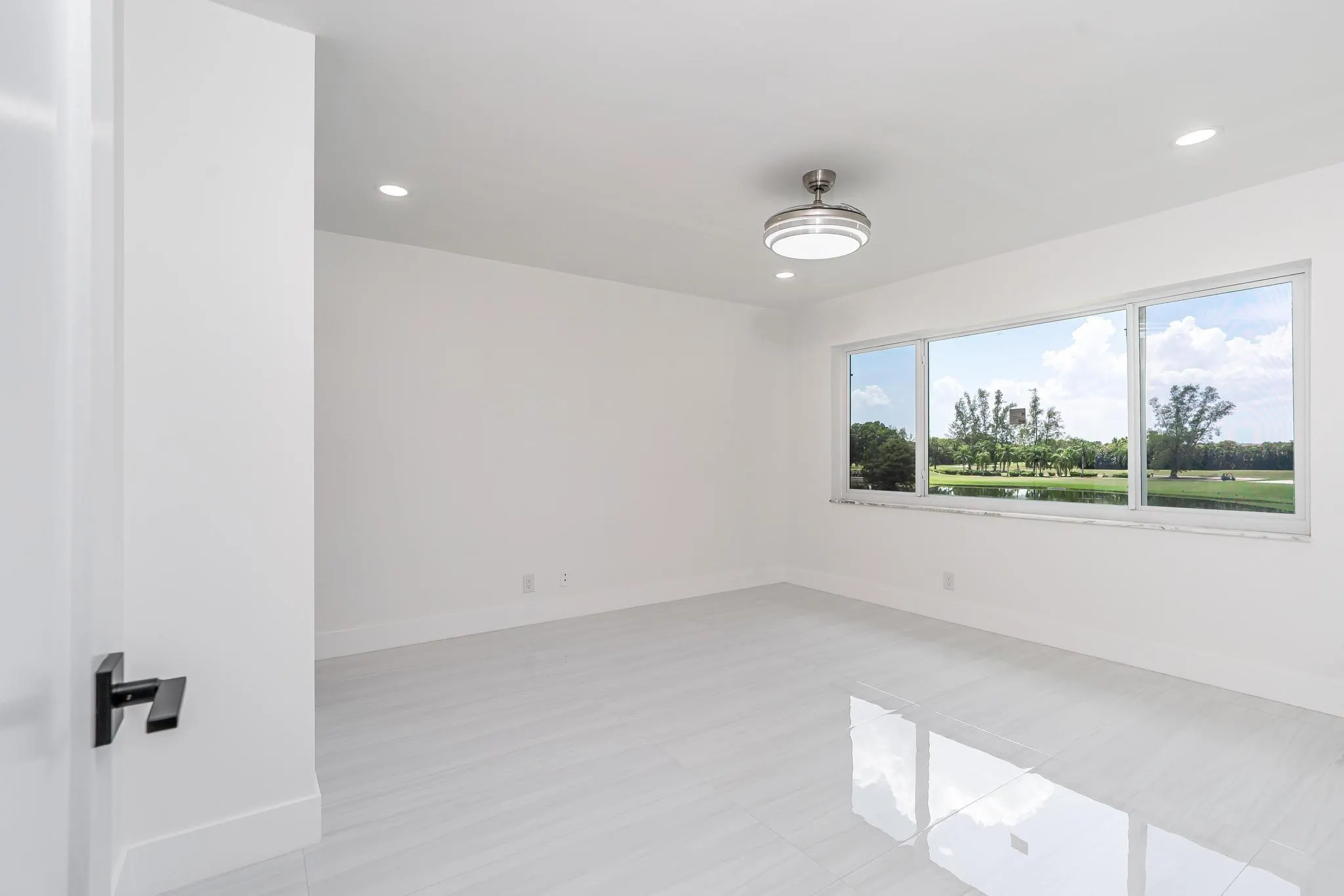 9811 N Hollybrook Lake Dr, #308