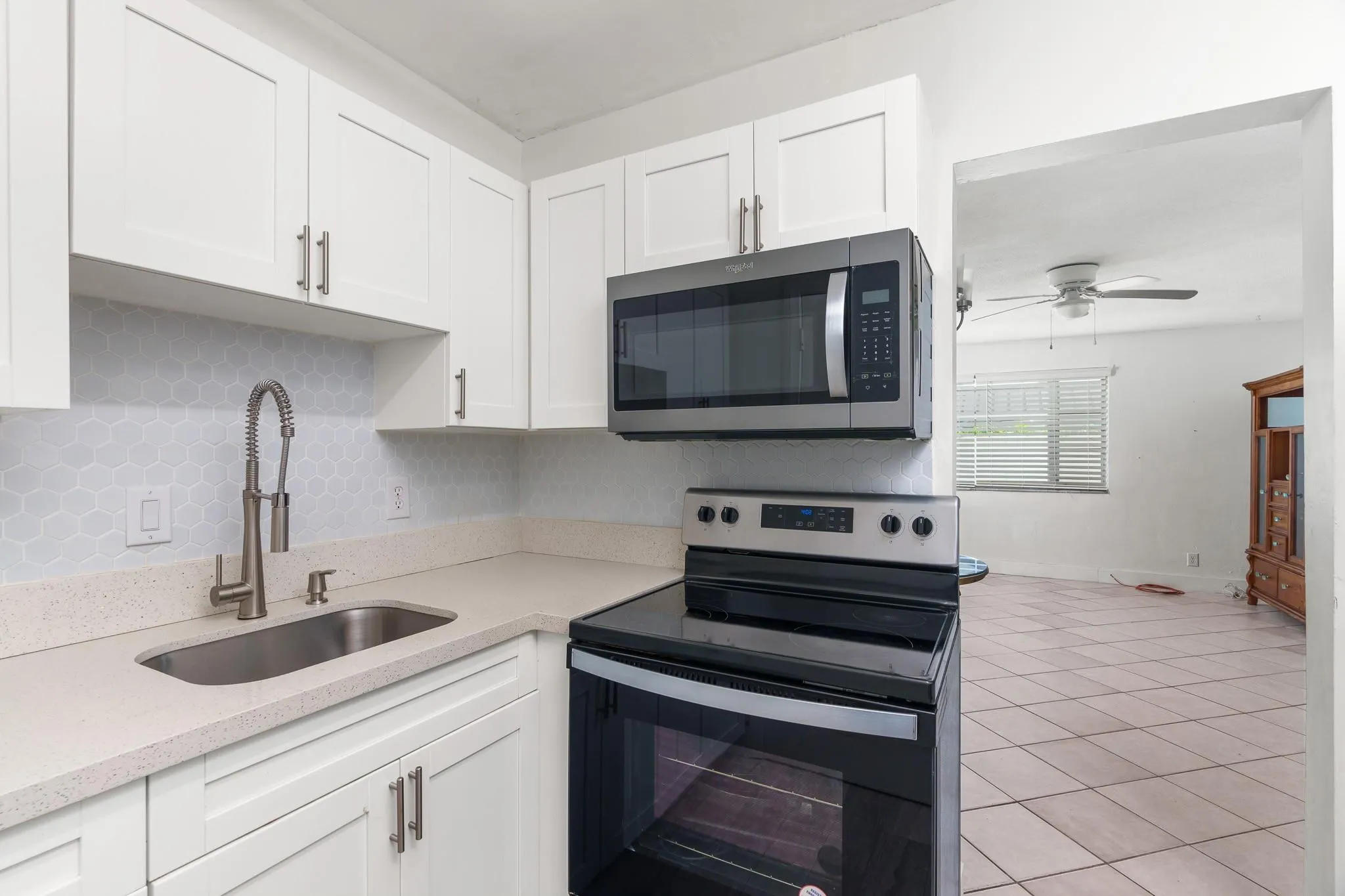 418 S Cypress Rd, #106