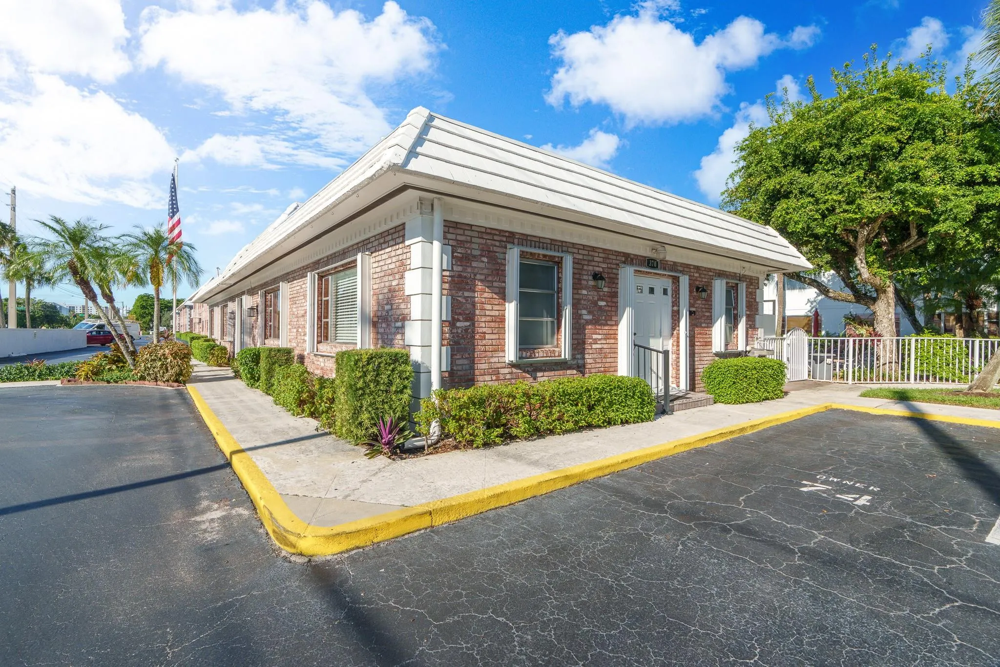 418 S Cypress Rd, #106