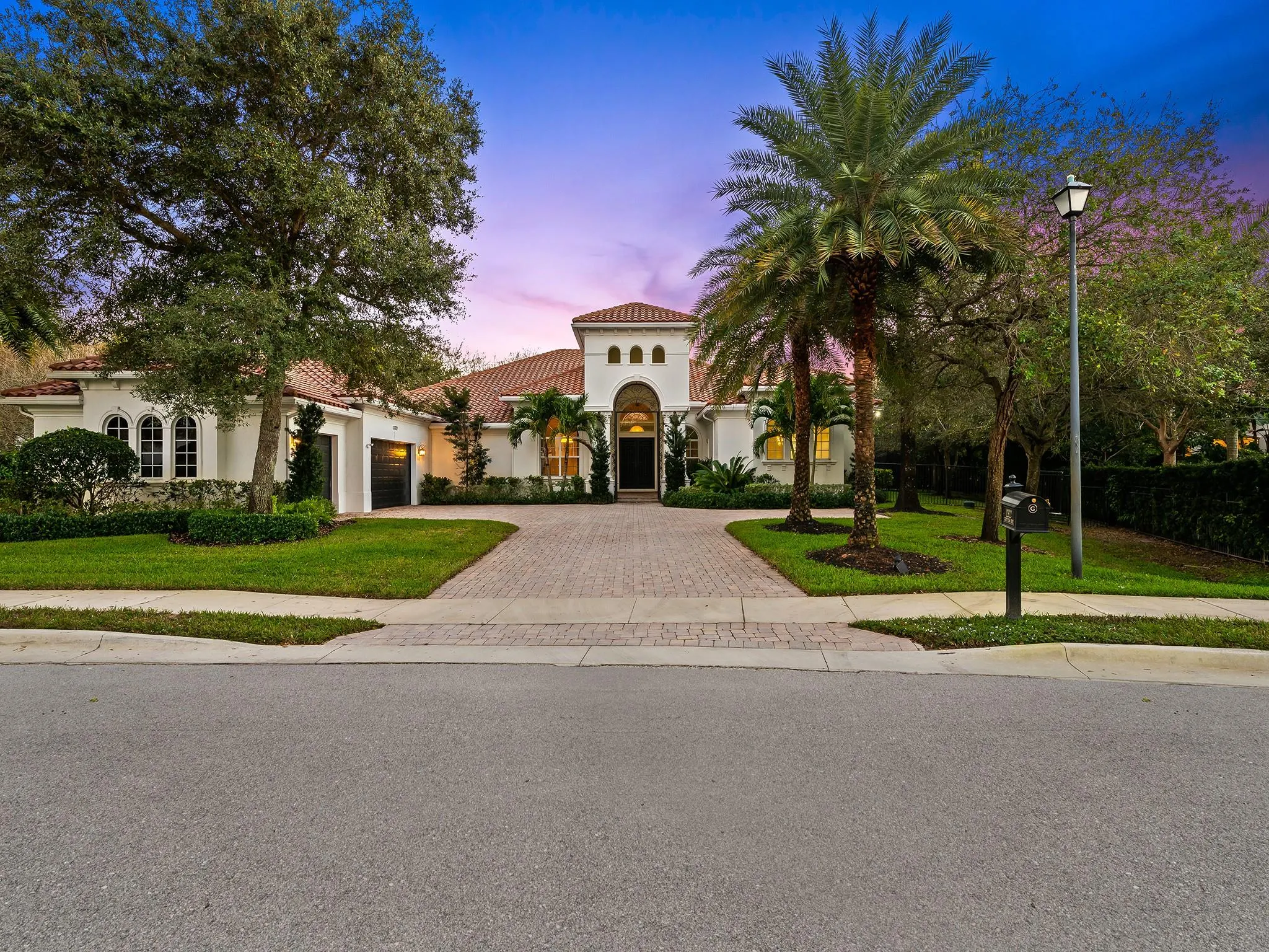 12922 Grand Oaks Dr