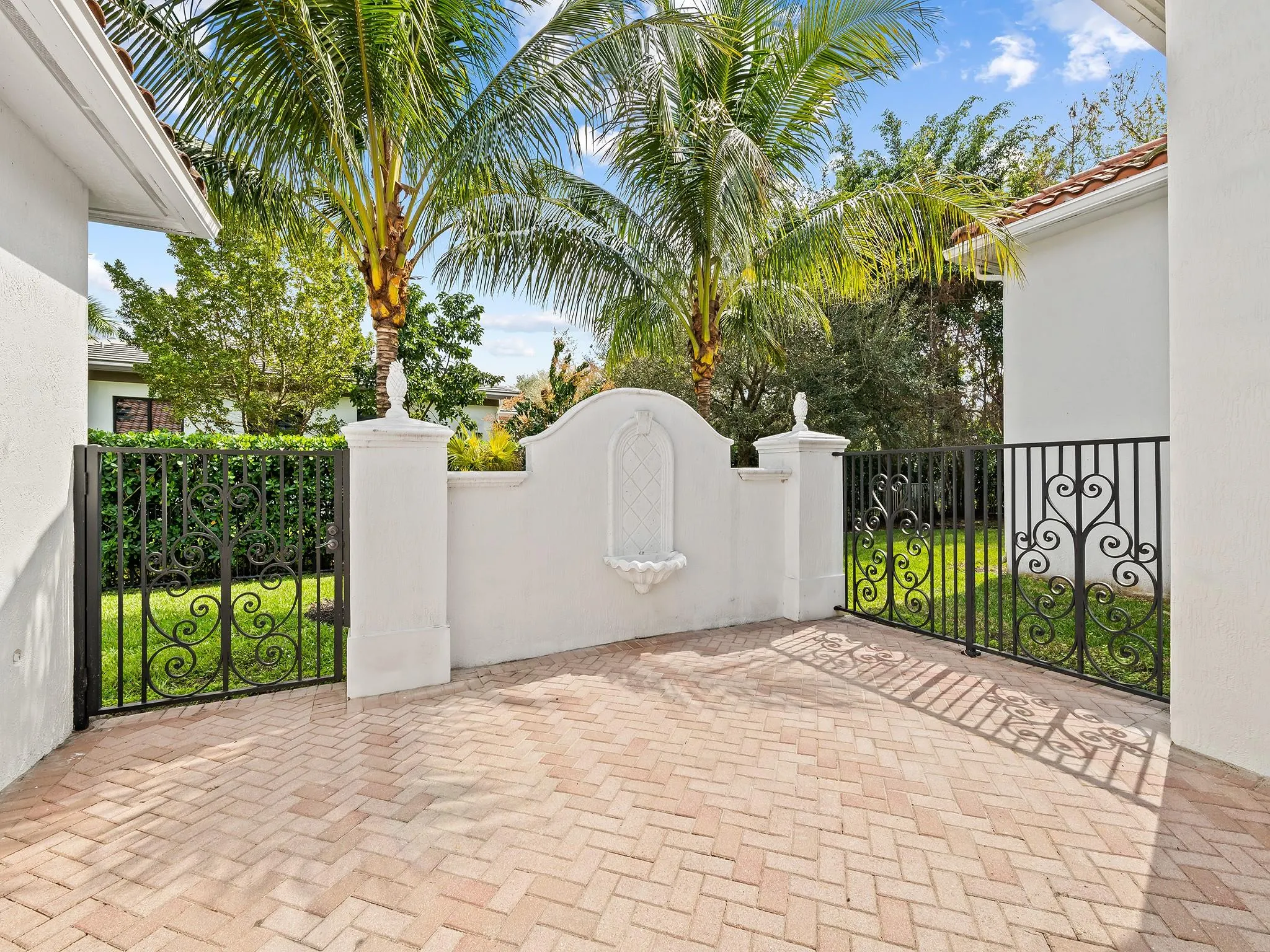 12922 Grand Oaks Dr