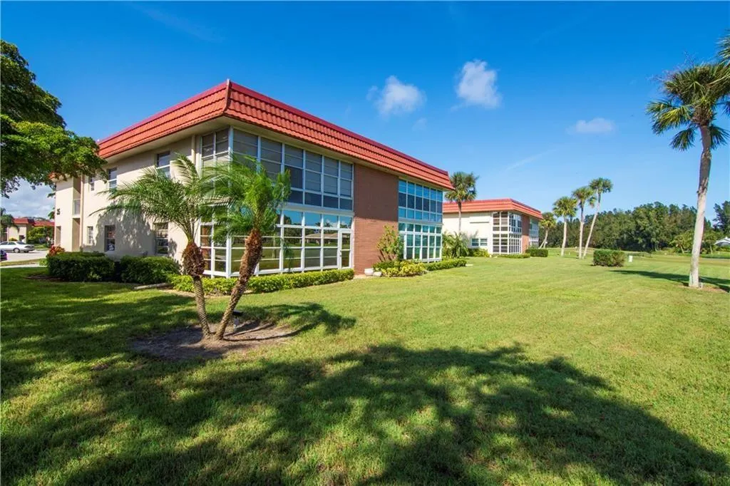 35 Pine Arbor Ln, #202