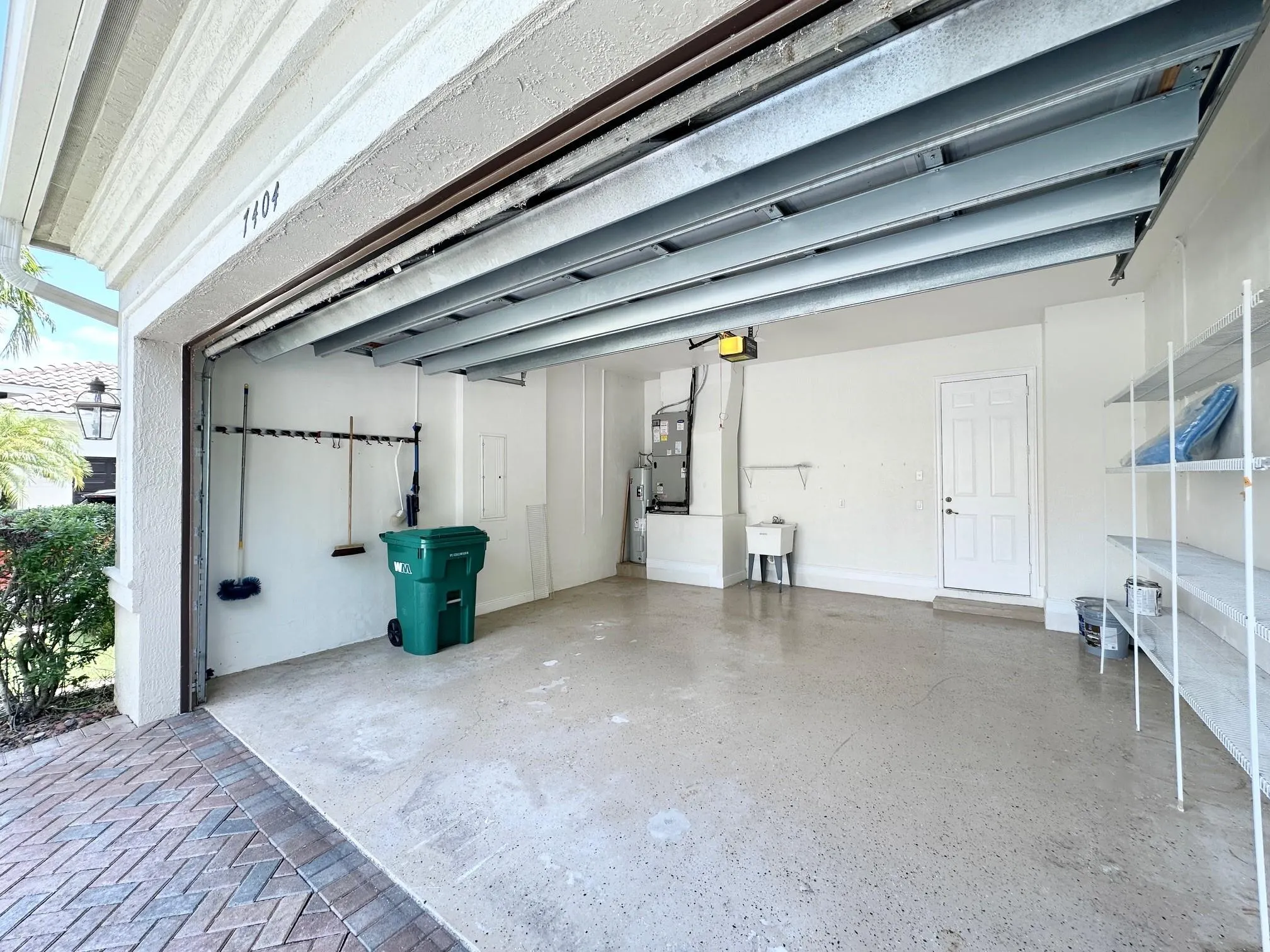 7404 NW 114th Ter