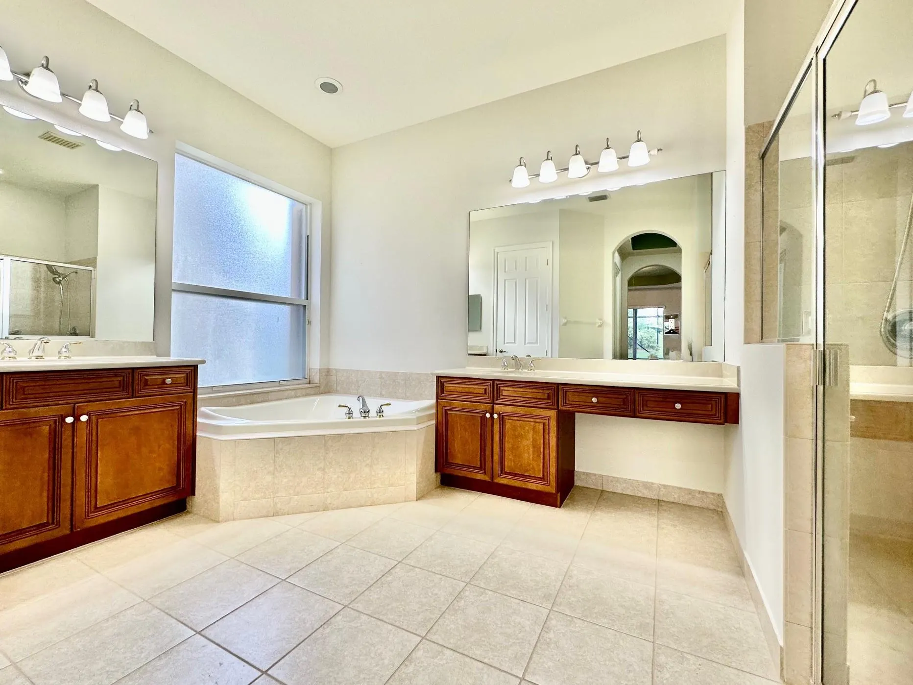 7404 NW 114th Ter
