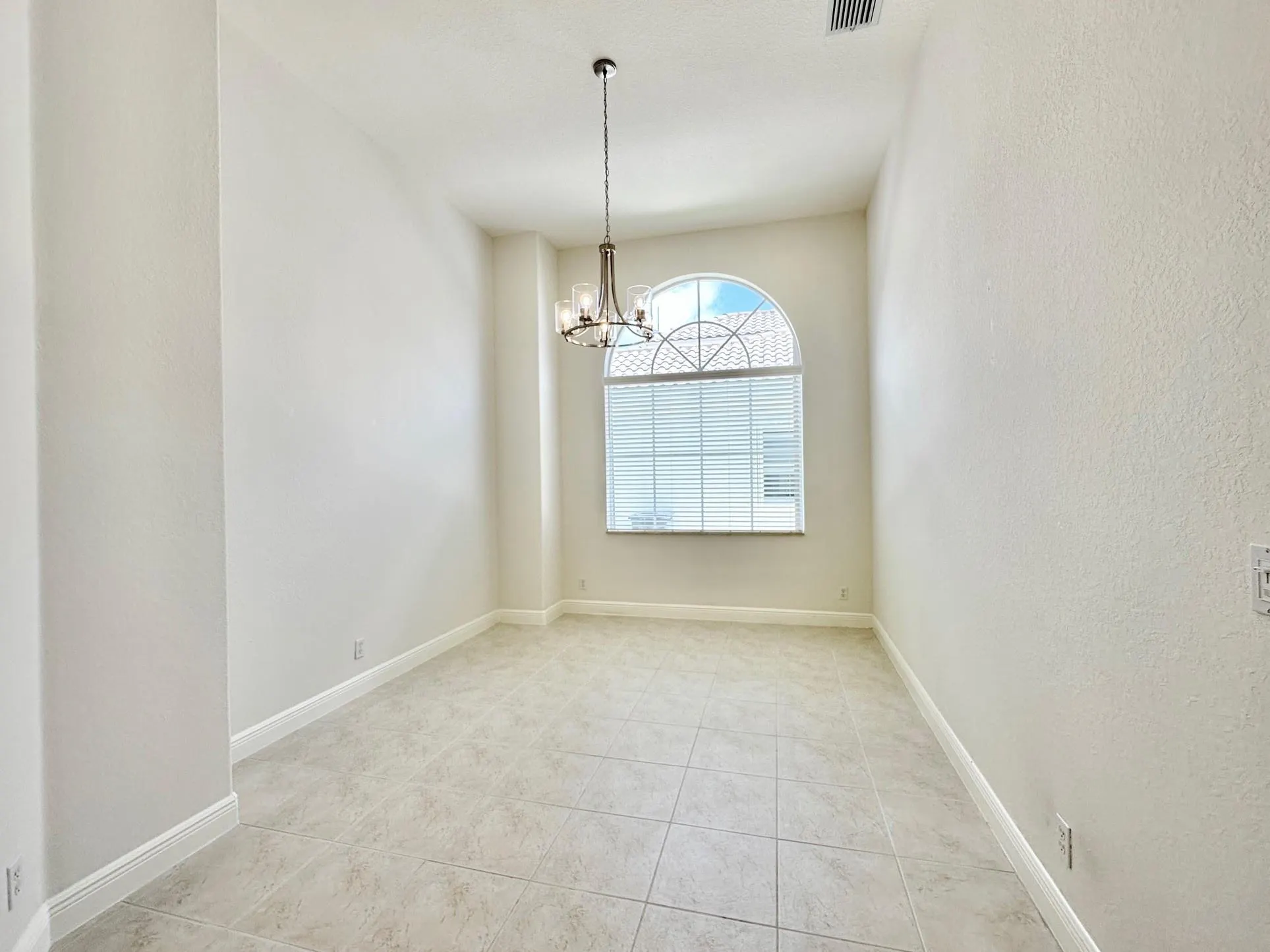 7404 NW 114th Ter