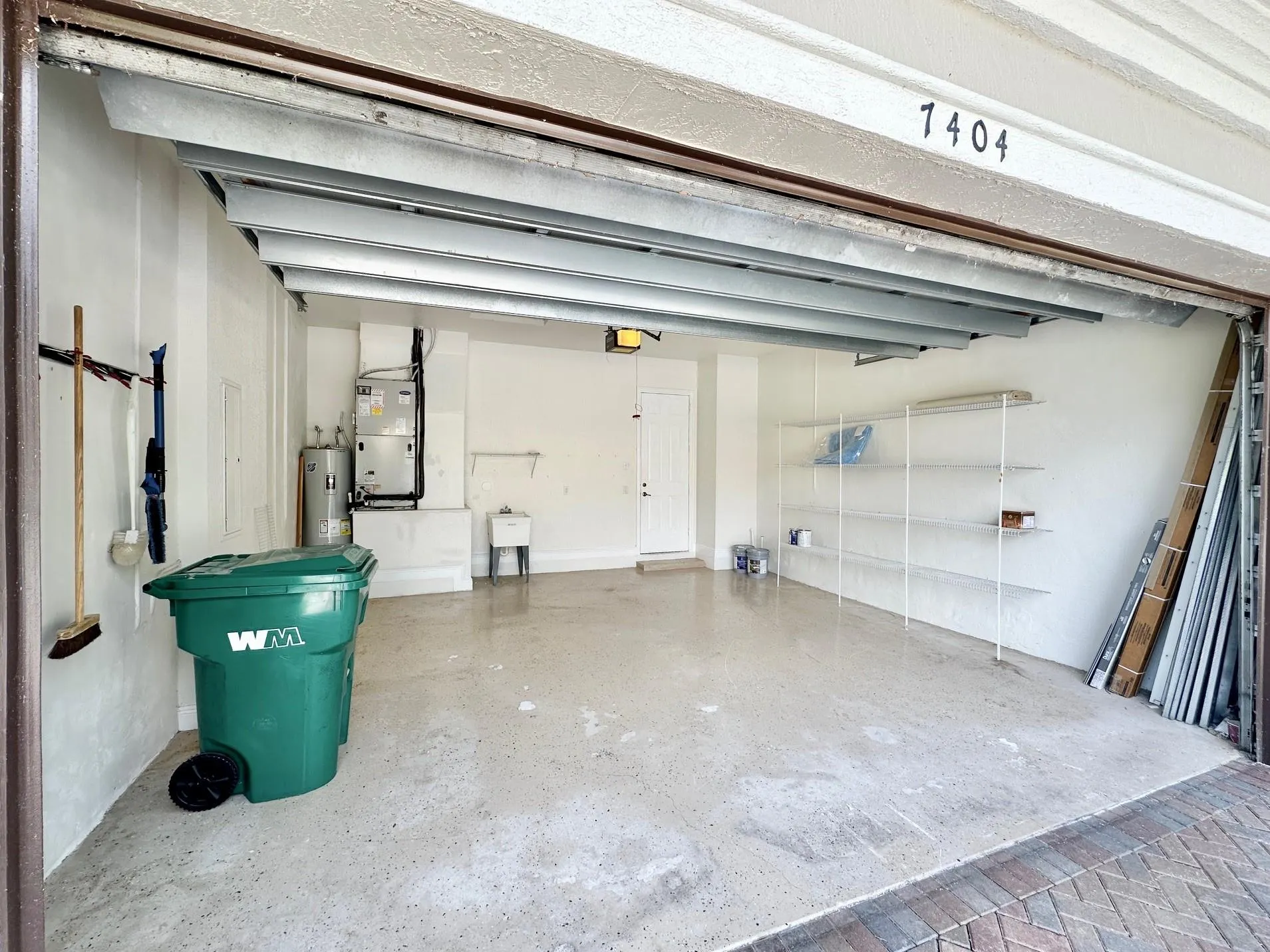 7404 NW 114th Ter