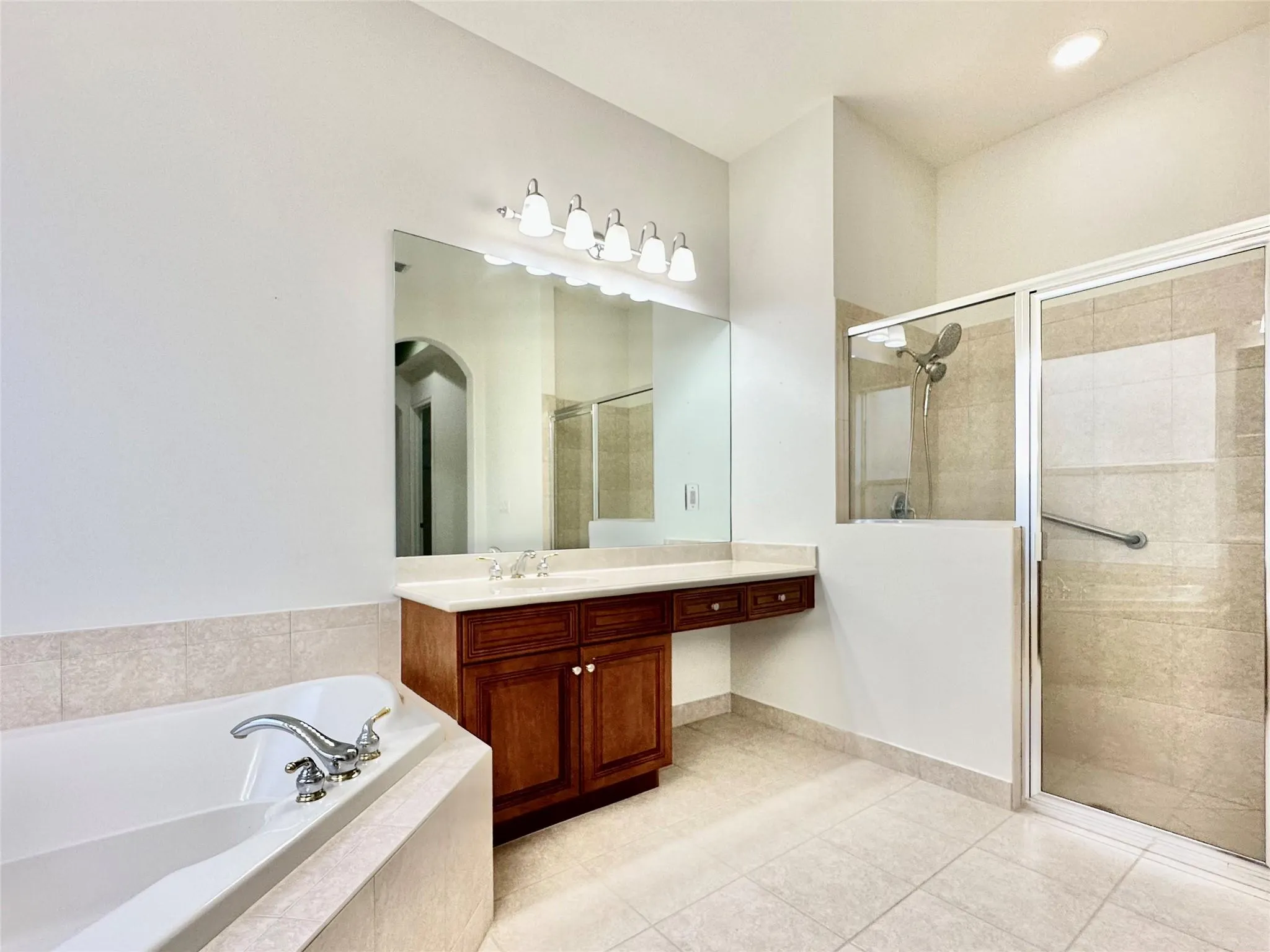 7404 NW 114th Ter