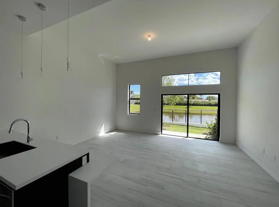 4380 NW 8th Ct